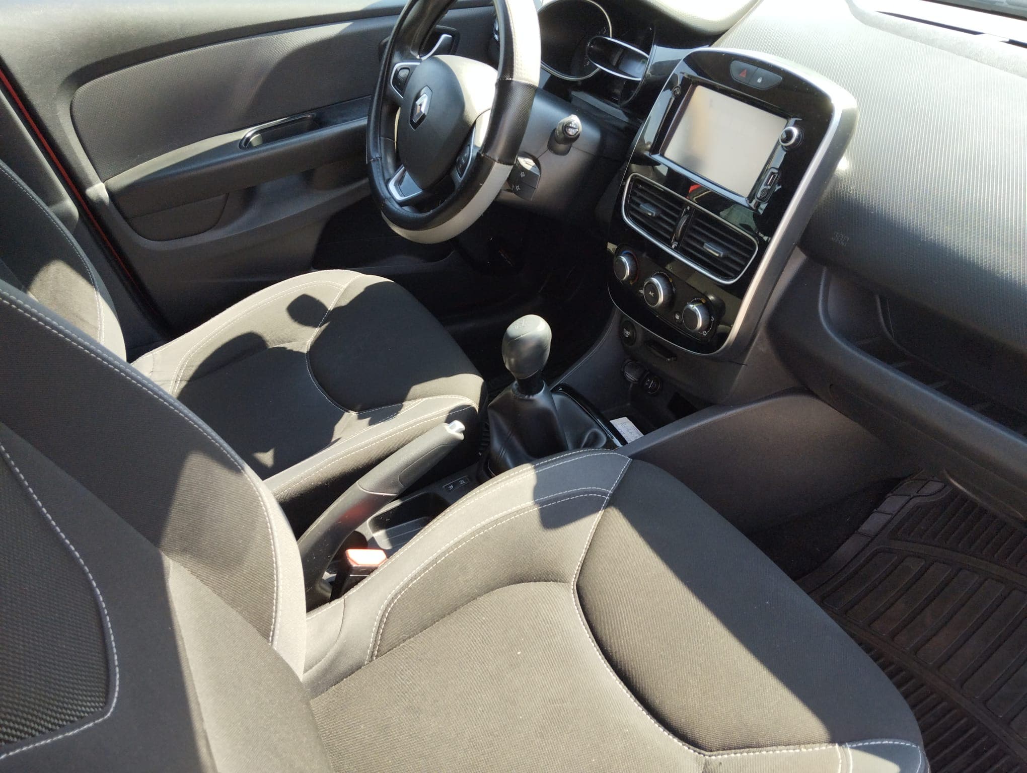 Renault Clio · Ano 2018 — imagem 16