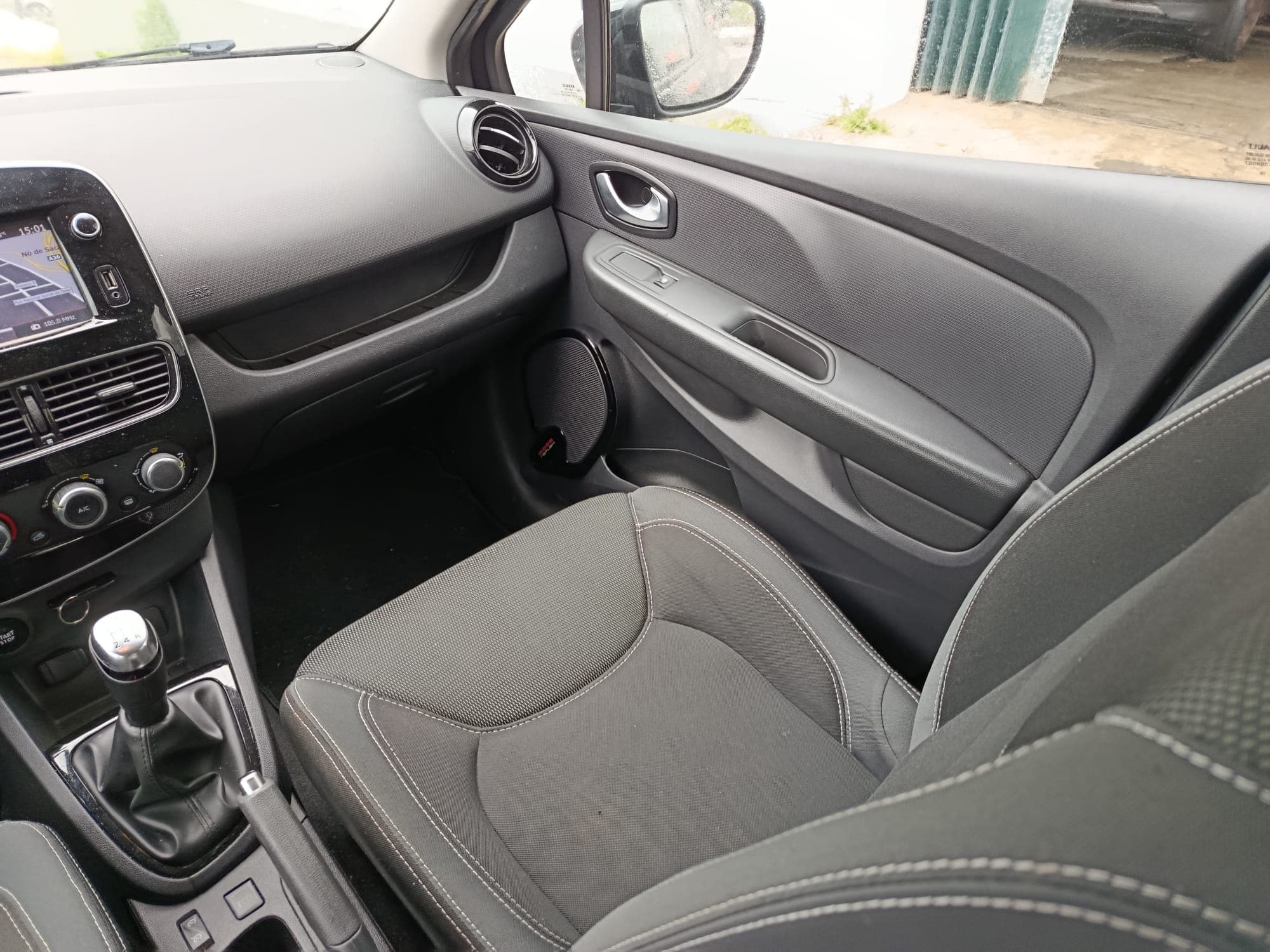 Renault Clio · Ano 2018 — imagem 17