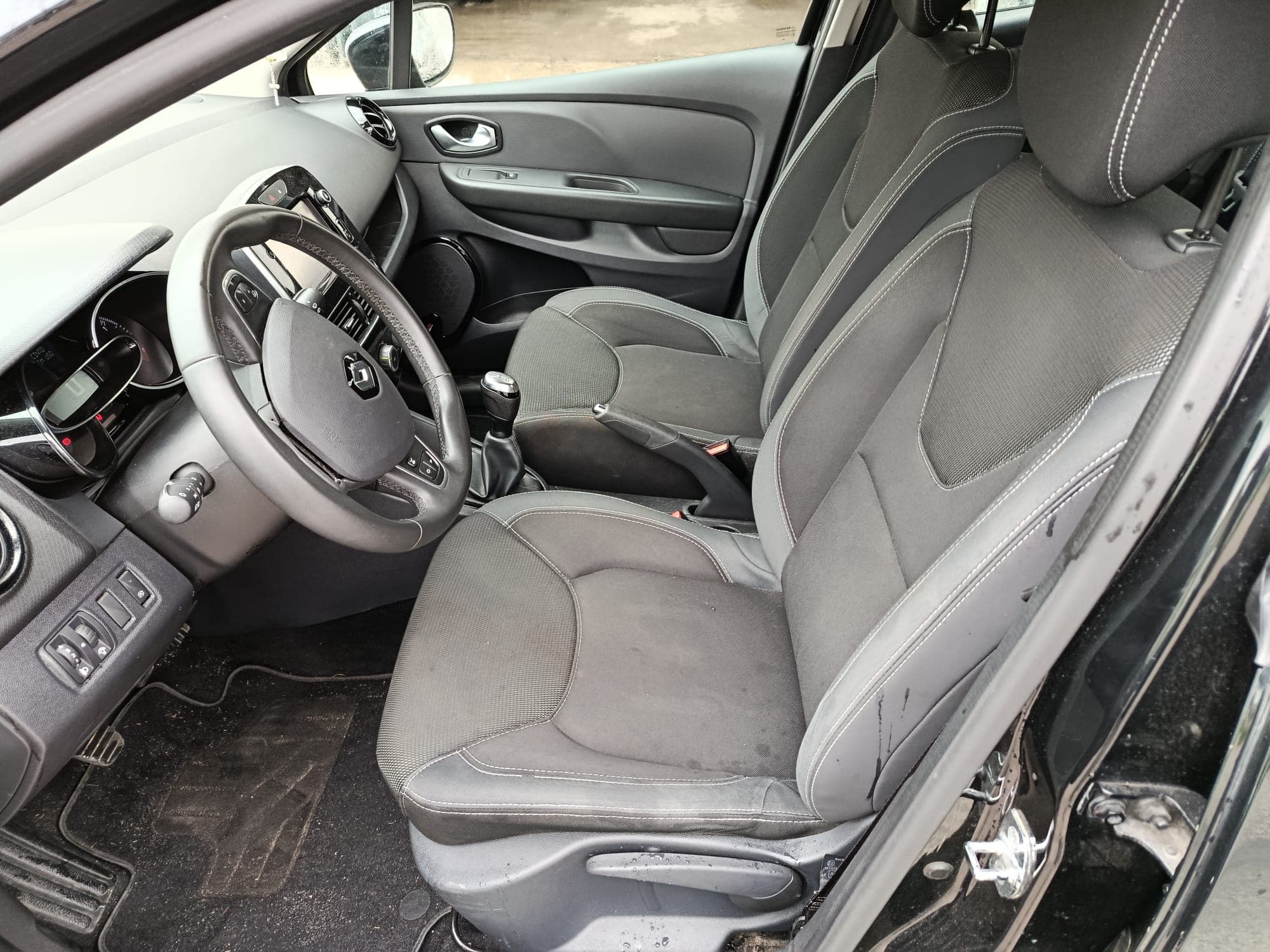 Renault Clio · Ano 2018 — imagem 12