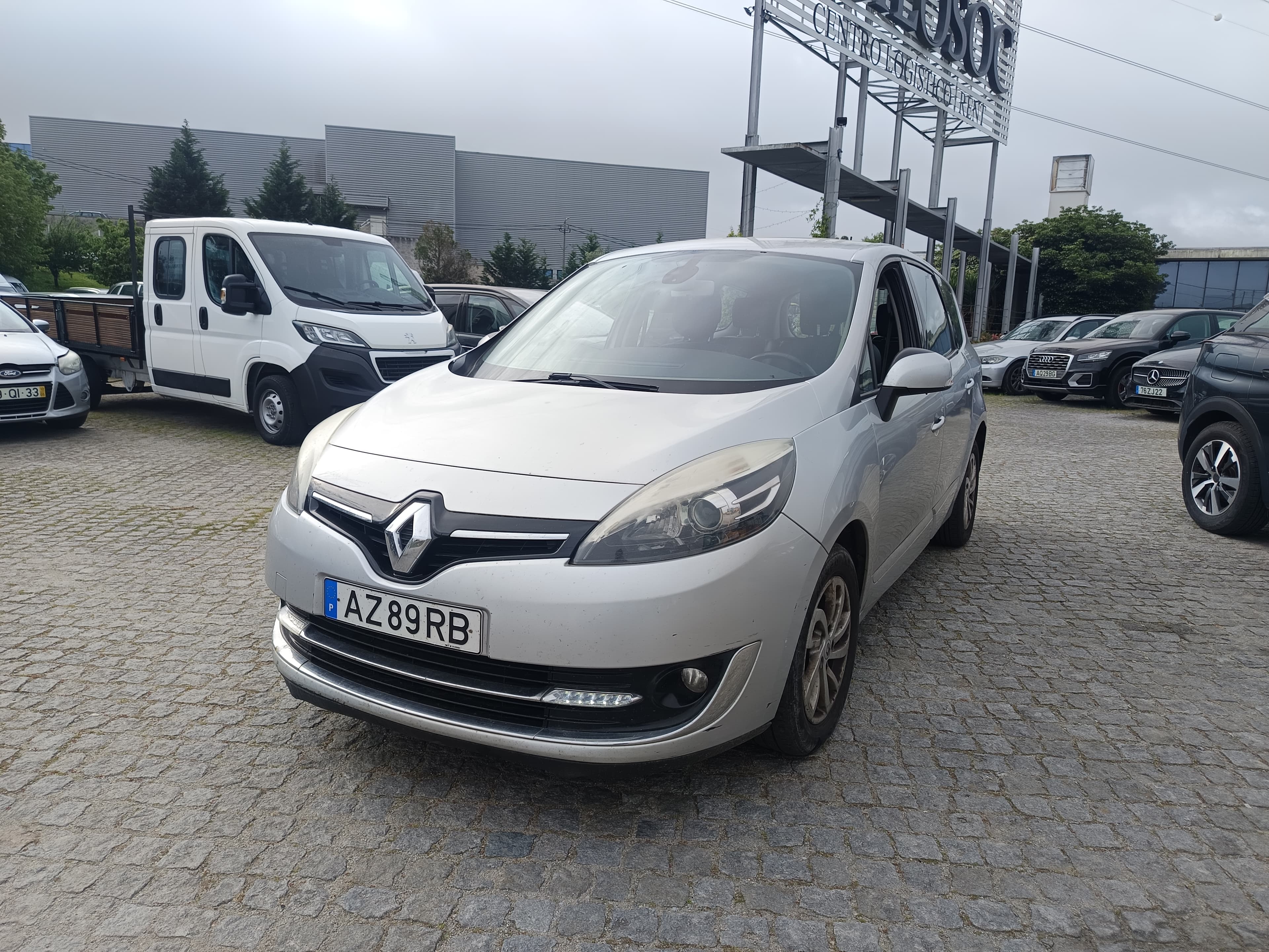 Renault Scénic · 7 Lugares · Ano 2013 — image 1