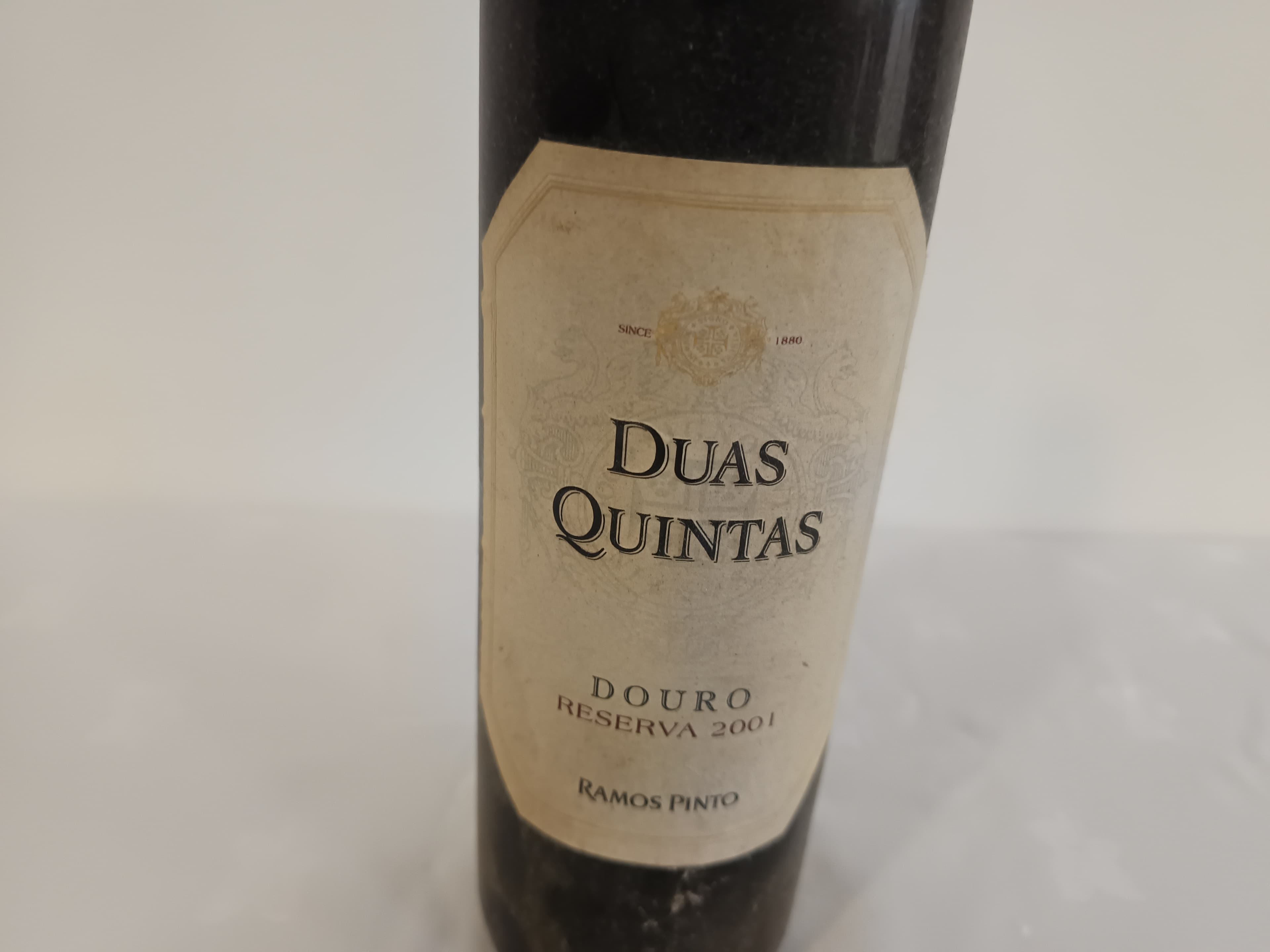 Bouteille de vin rouge Duas Quintas Douro Reserva 2001 — image 2
