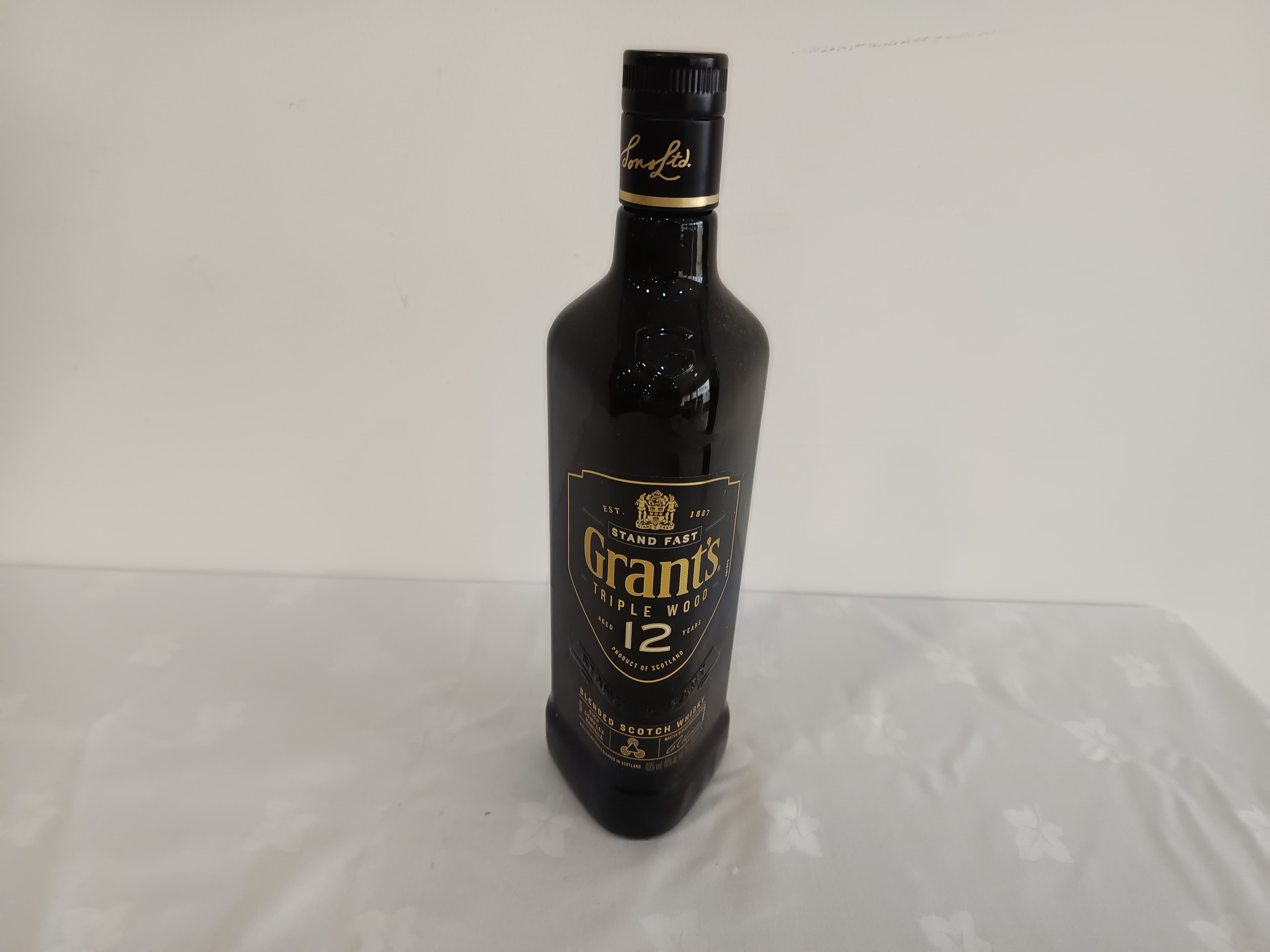 Garrafa de Whisky Grant's Triple Wood 12 anos — image 1