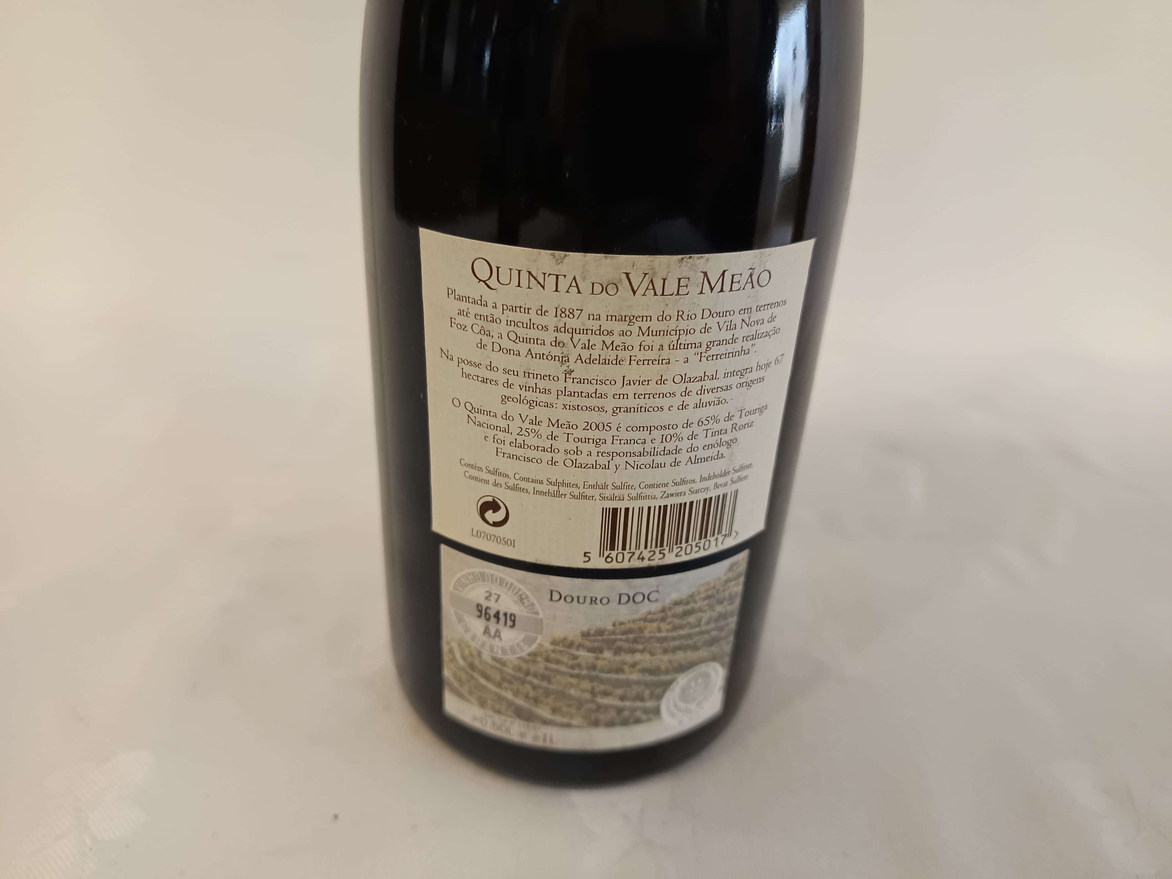 Garrafa de vinho tinto Quinta do Vale Meão Douro 2005 — imagem 4