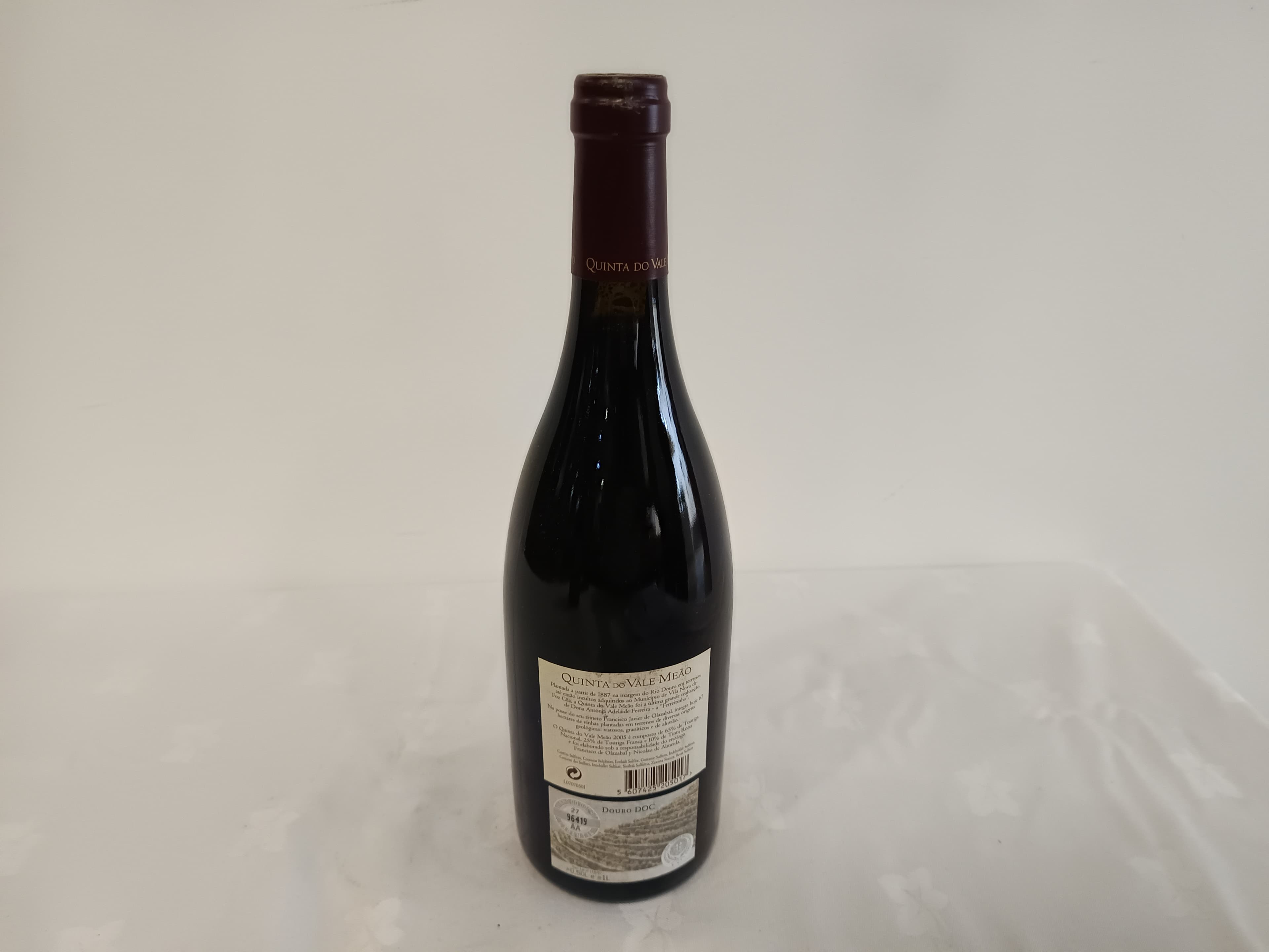 Garrafa de vinho tinto Quinta do Vale Meão Douro 2005 — imagen 3