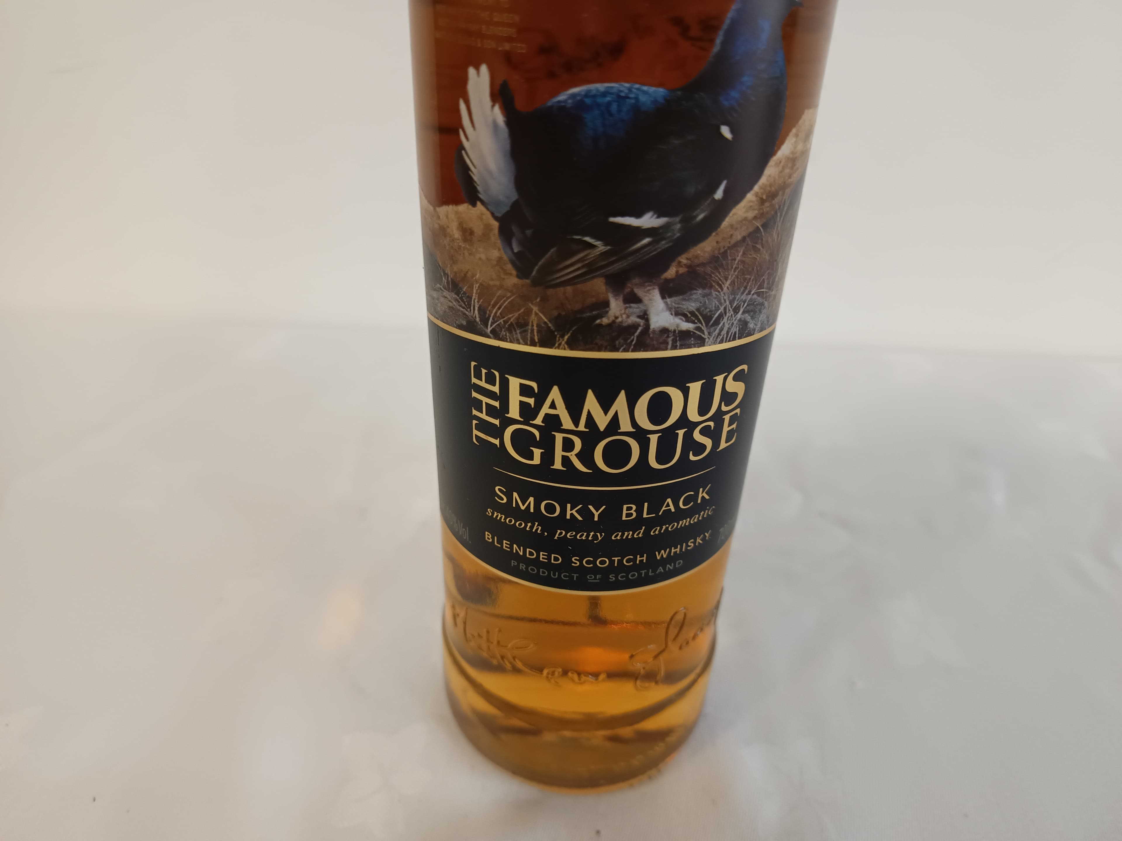 Garrafa de Whisky The Famous Grouse Smiky Black — imagen 2