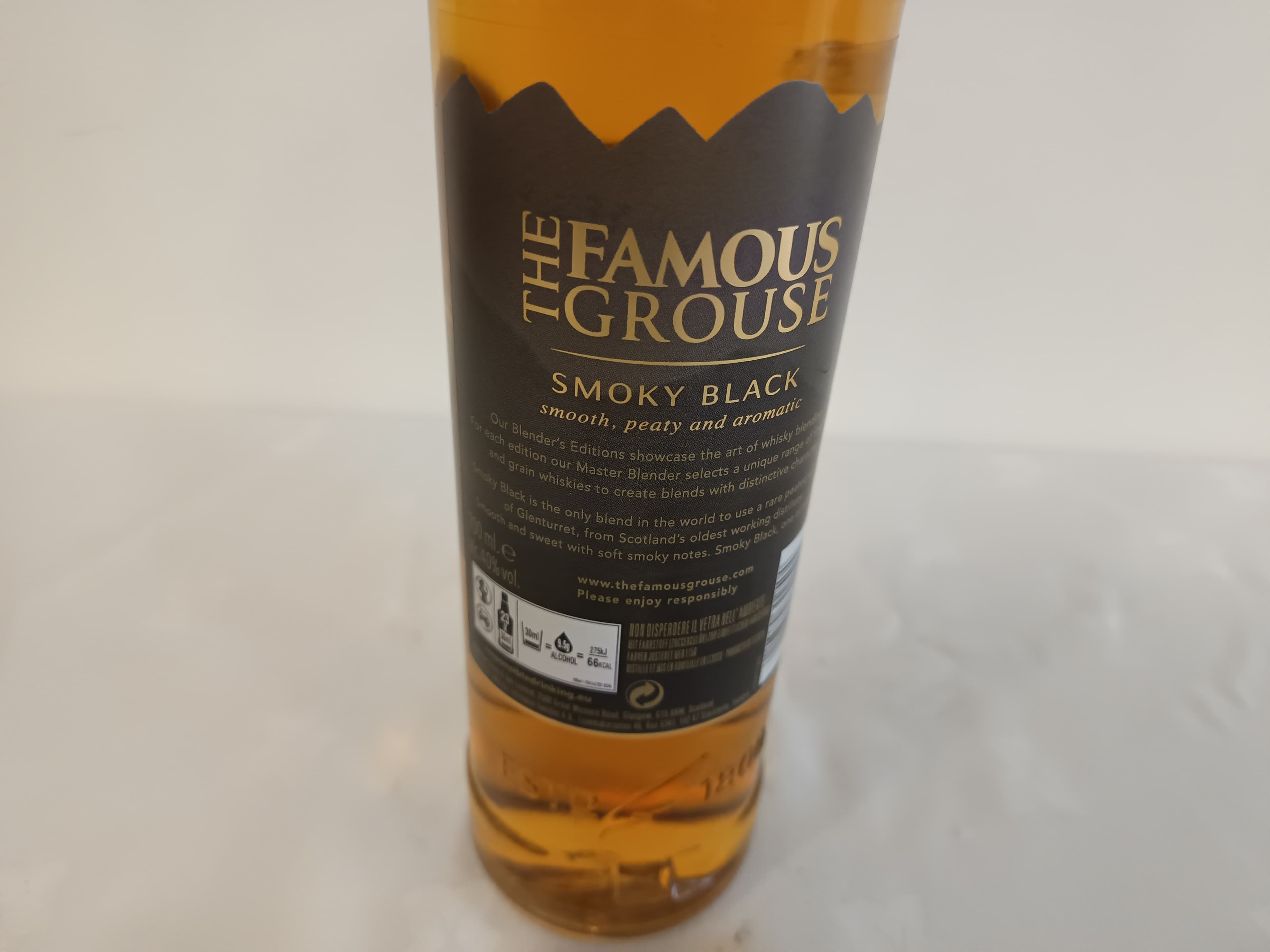Garrafa de Whisky The Famous Grouse Smiky Black — imagen 4