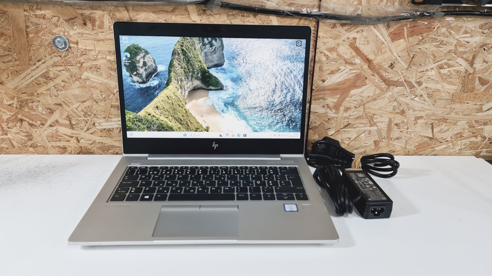 Computador portátil HP EliteBook 830 G6 — imagem 1