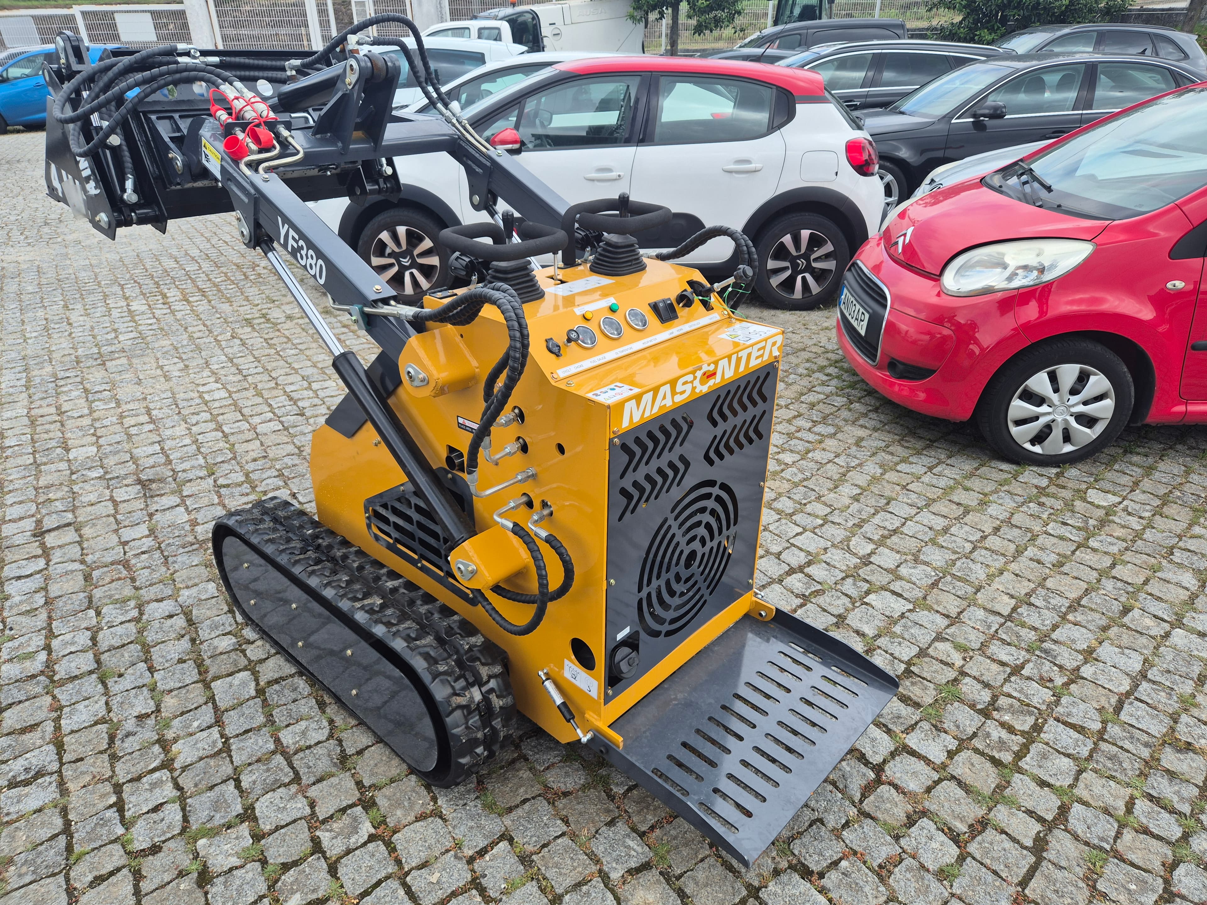 Mini Pá Carregadora Infront YF380 · Ano 2025 — image 6