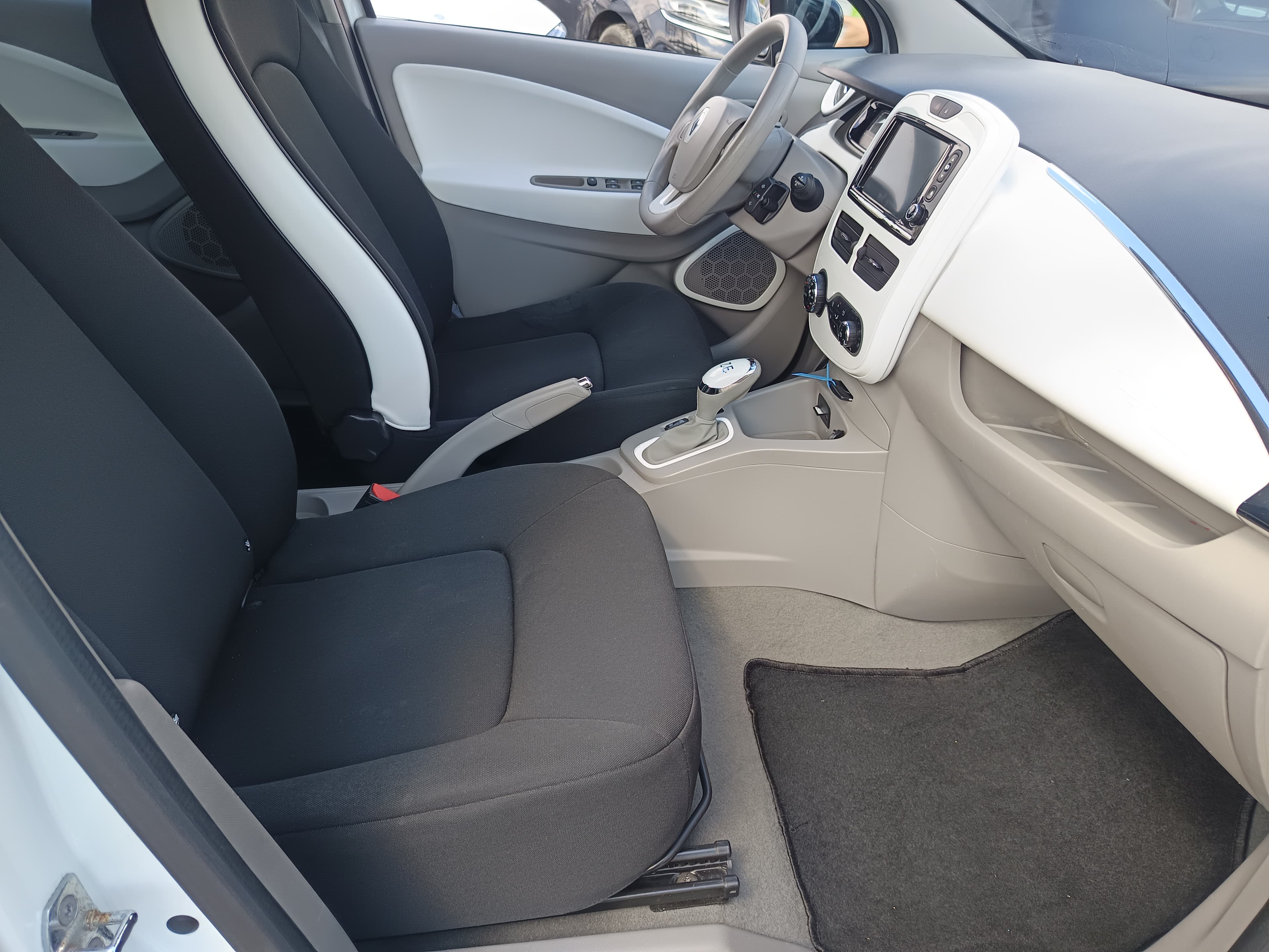 Renault Zoe · Ano 2015 — imagem 25