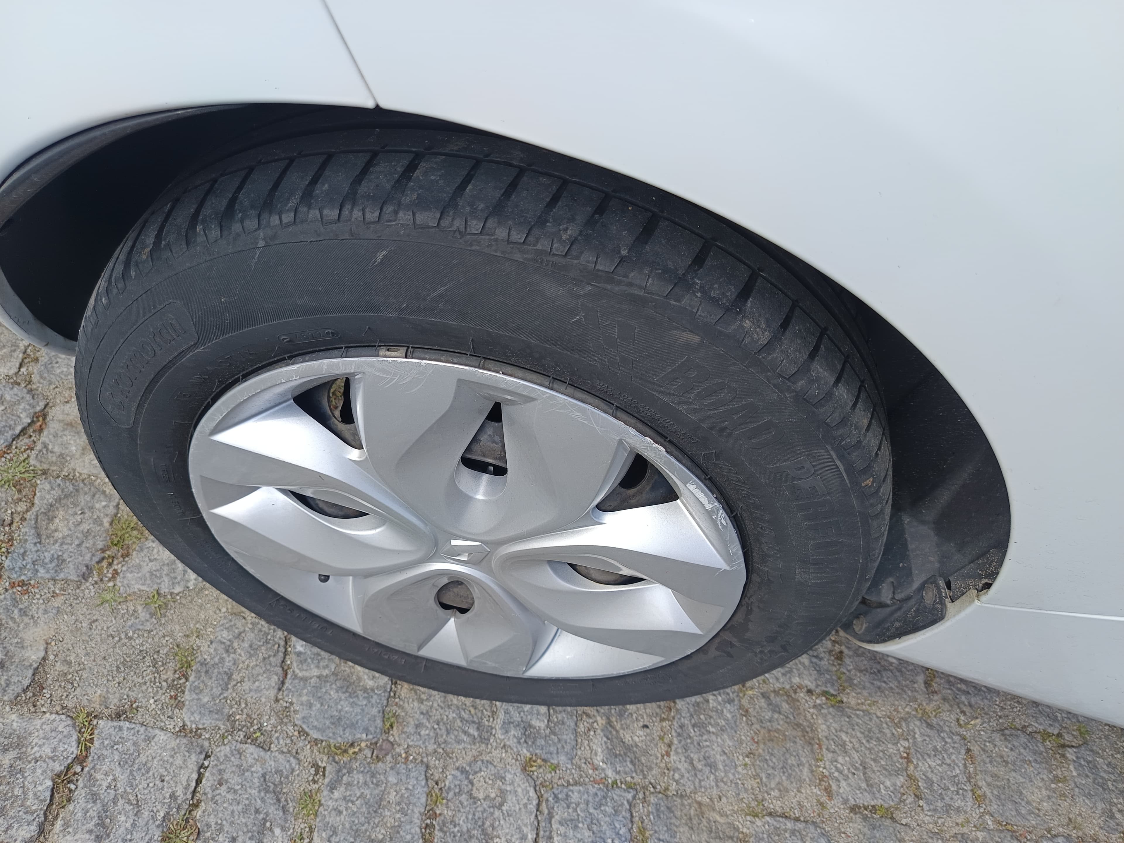 Renault Zoe · Ano 2015 — imagem 9