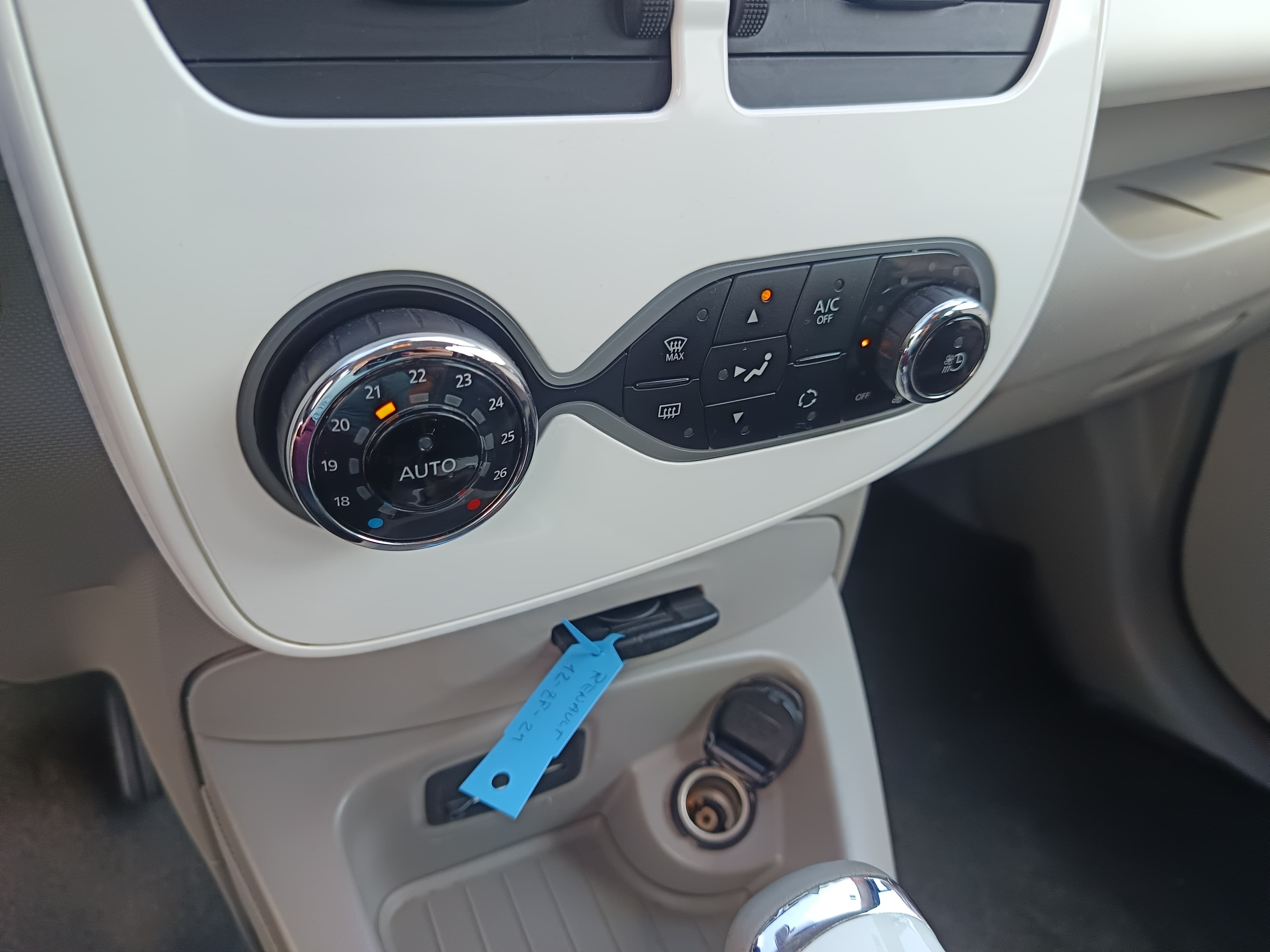Renault Zoe · Ano 2015 — imagem 36
