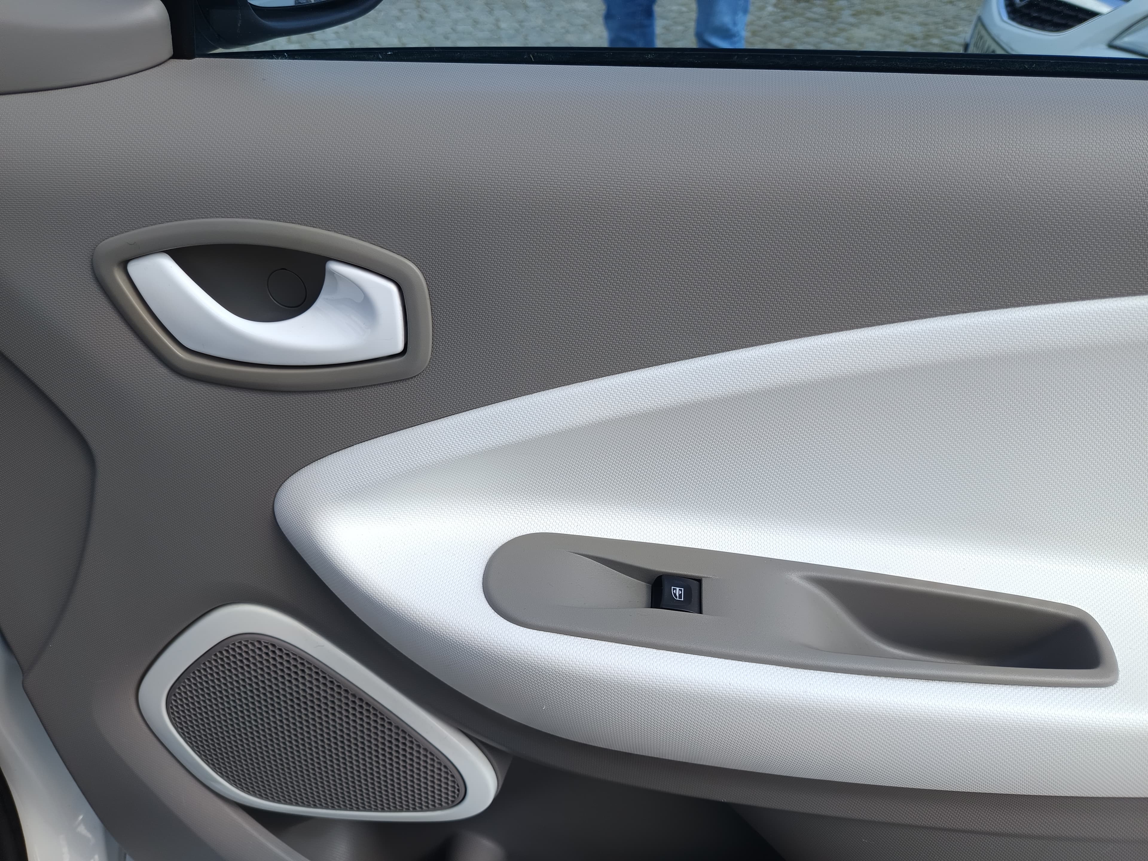Renault Zoe · Ano 2015 — imagem 24