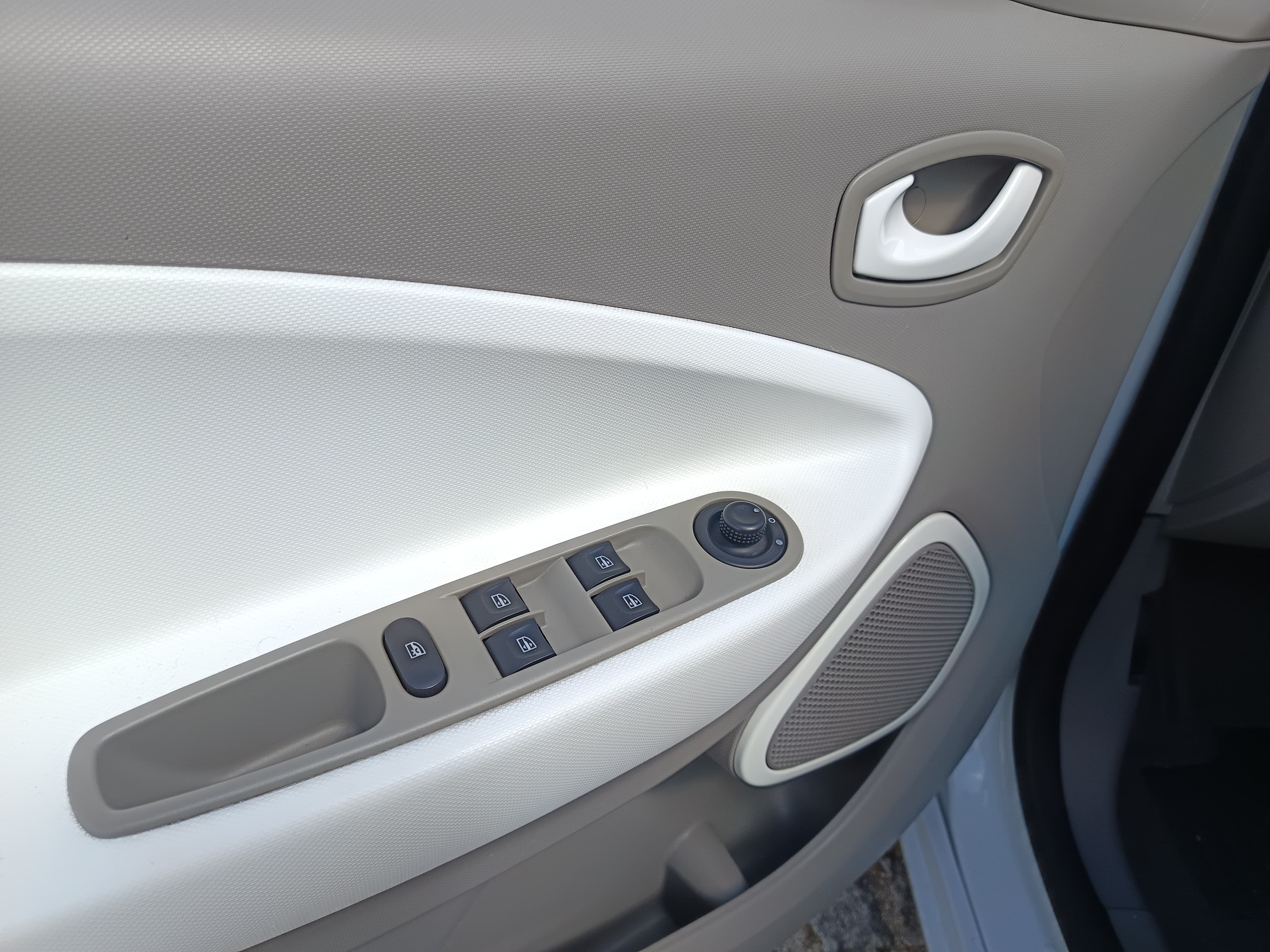 Renault Zoe · Ano 2015 — imagem 31