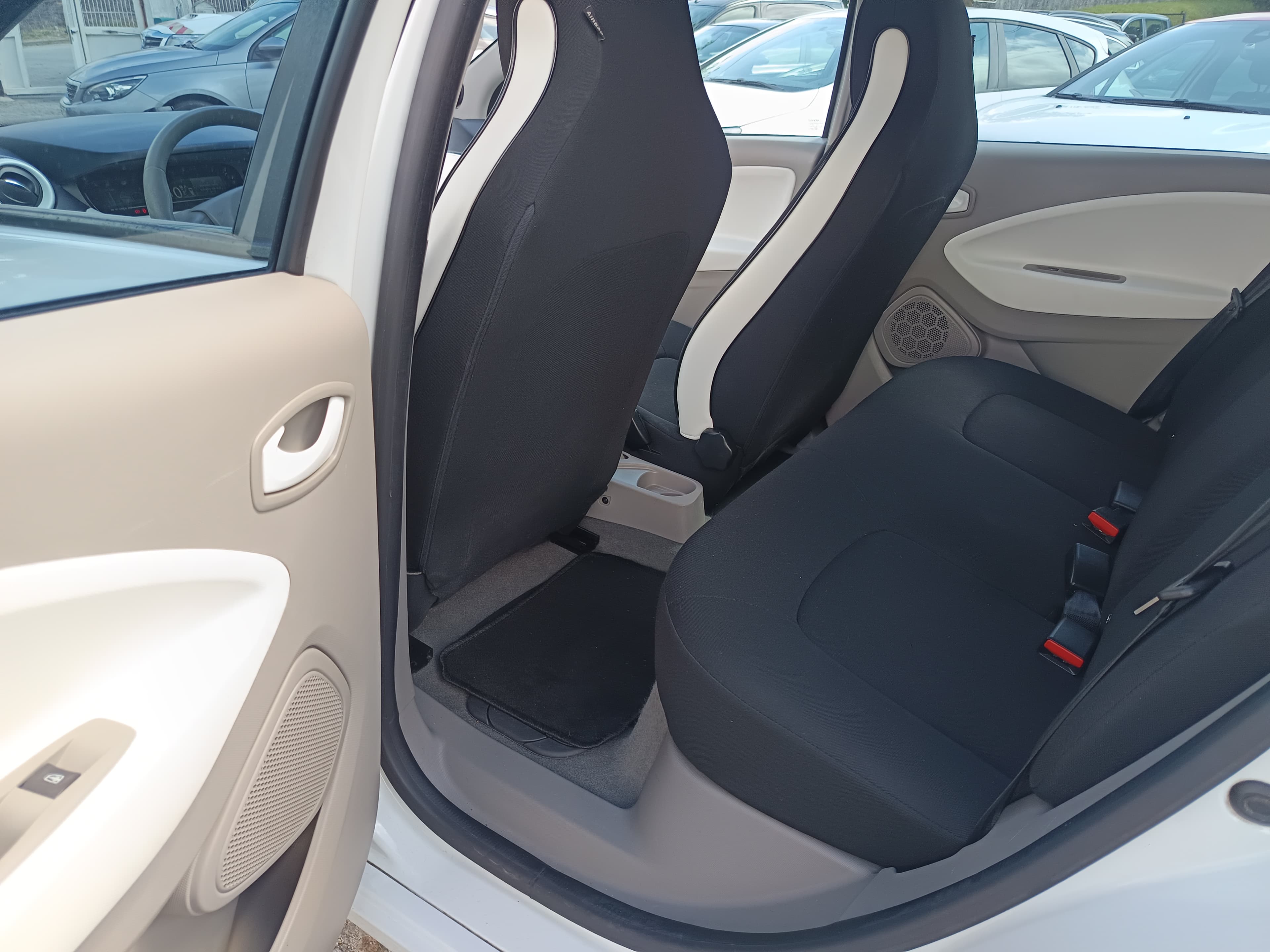 Renault Zoe · Ano 2015 — imagem 27