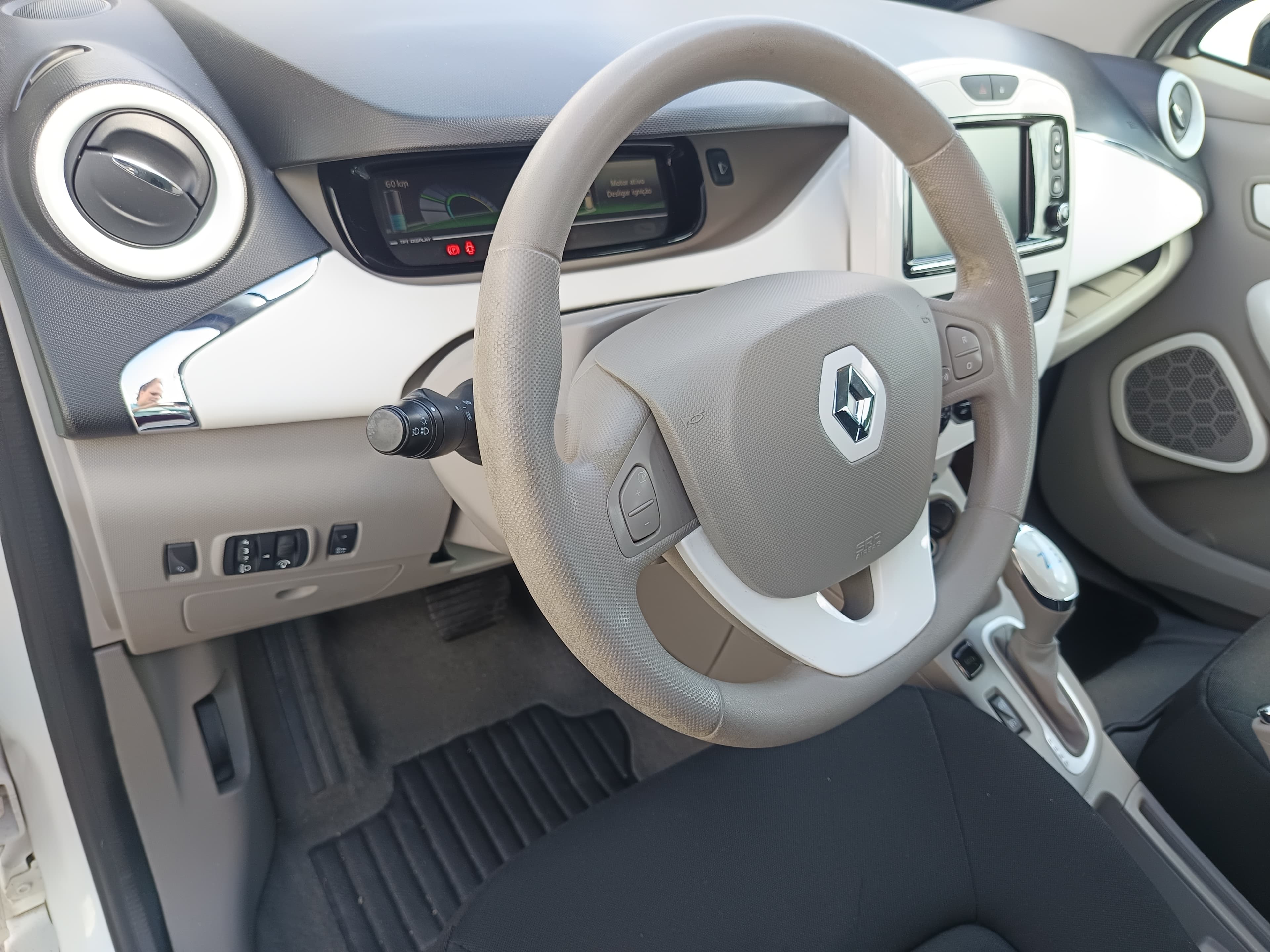 Renault Zoe · Ano 2015 — imagem 34