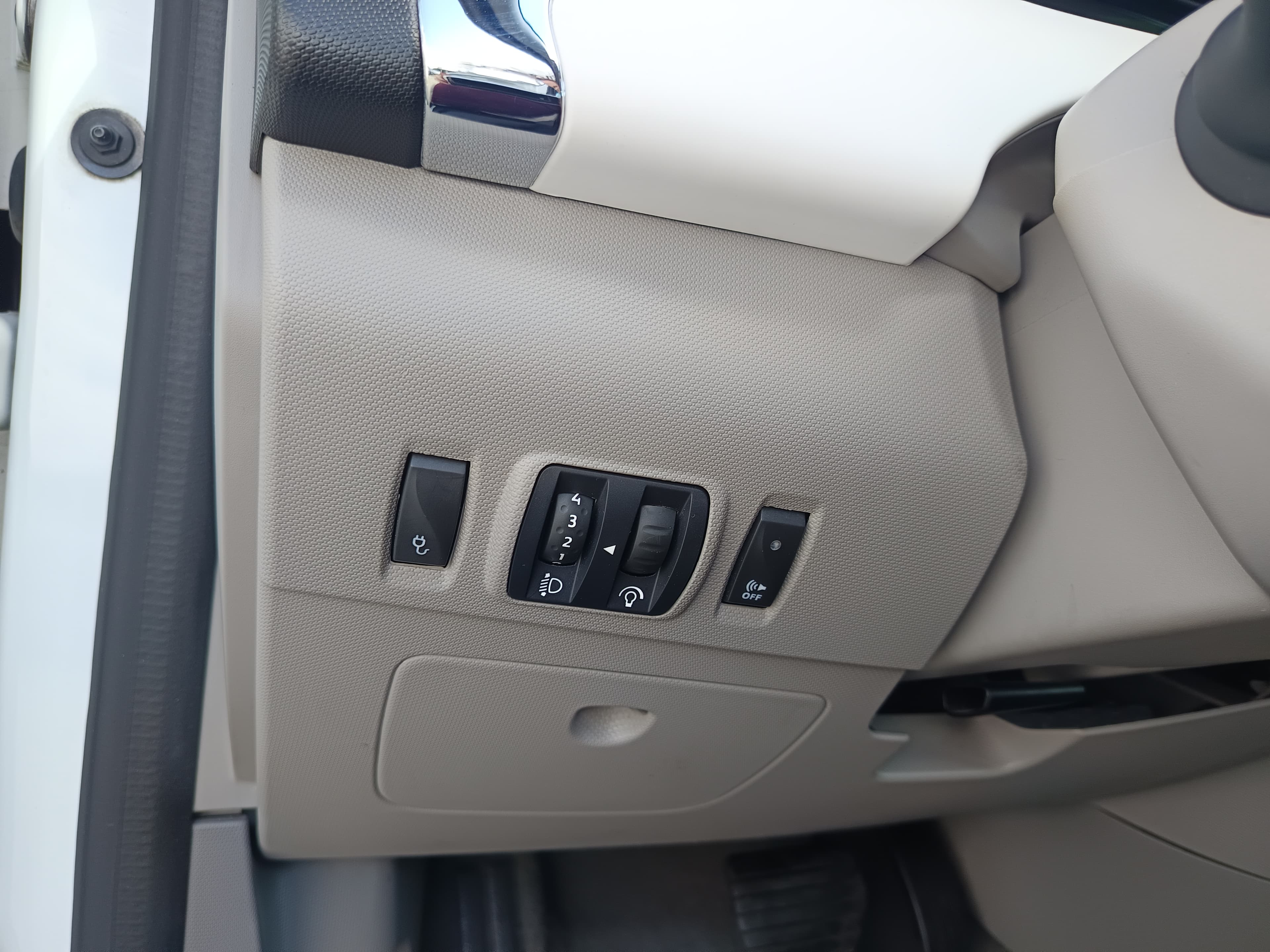 Renault Zoe · Ano 2015 — imagem 42