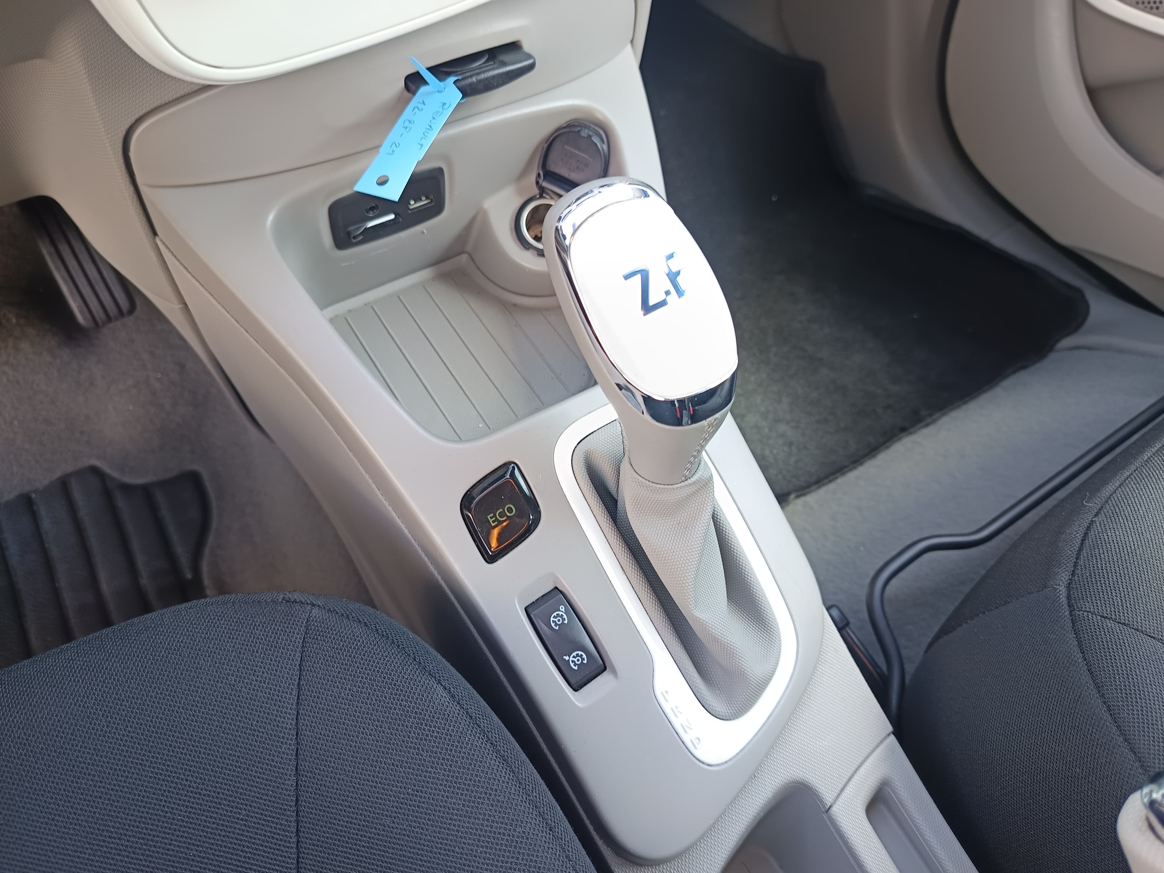 Renault Zoe · Ano 2015 — imagem 37