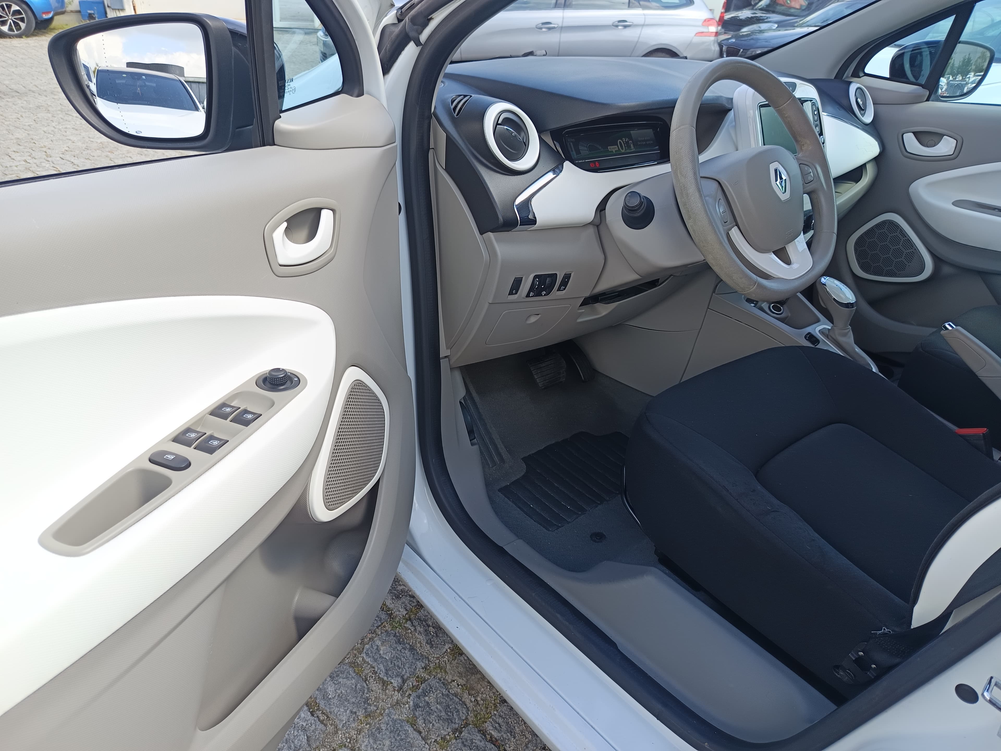 Renault Zoe · Ano 2015 — imagem 30
