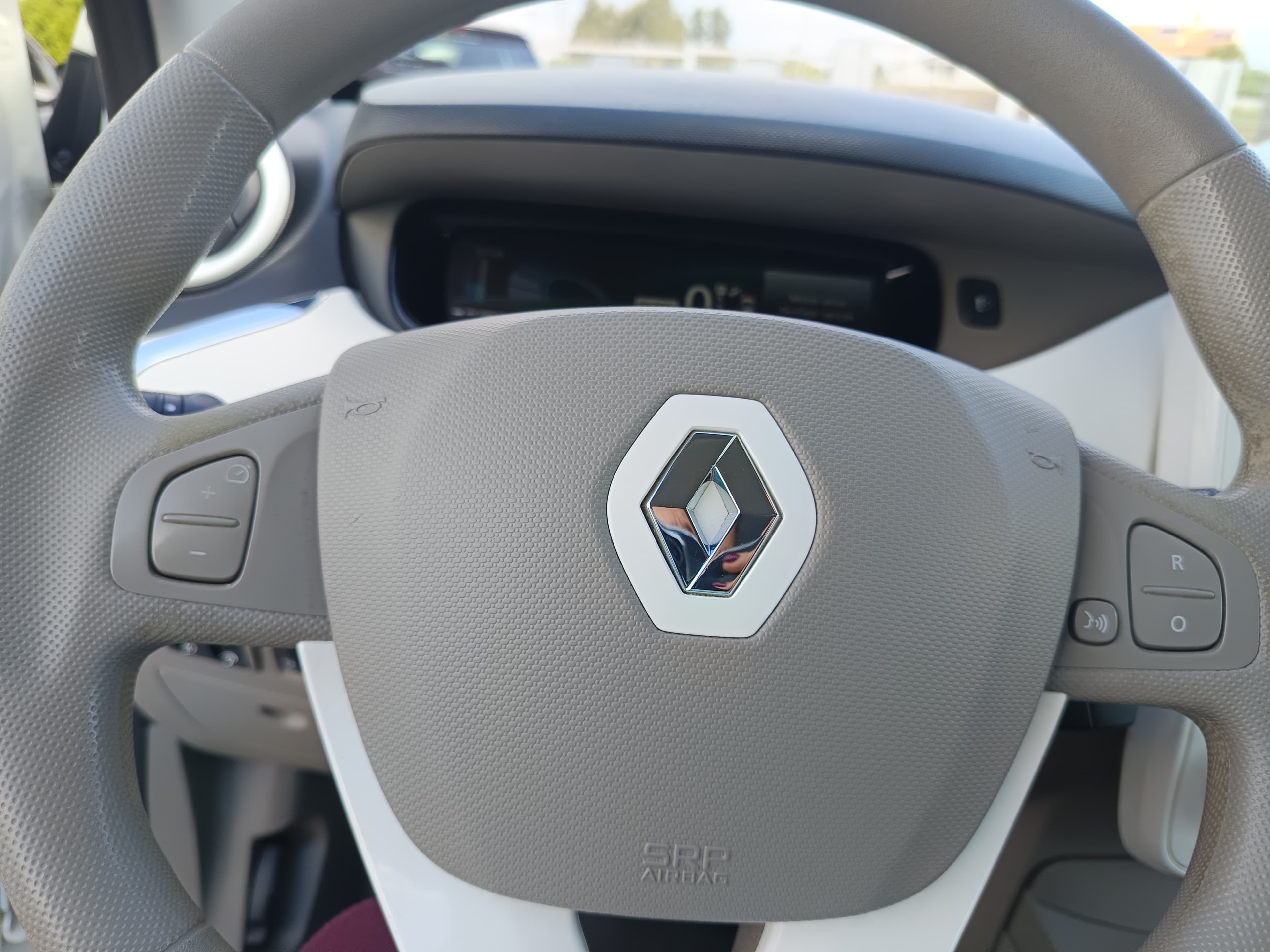 Renault Zoe · Ano 2015 — imagem 38
