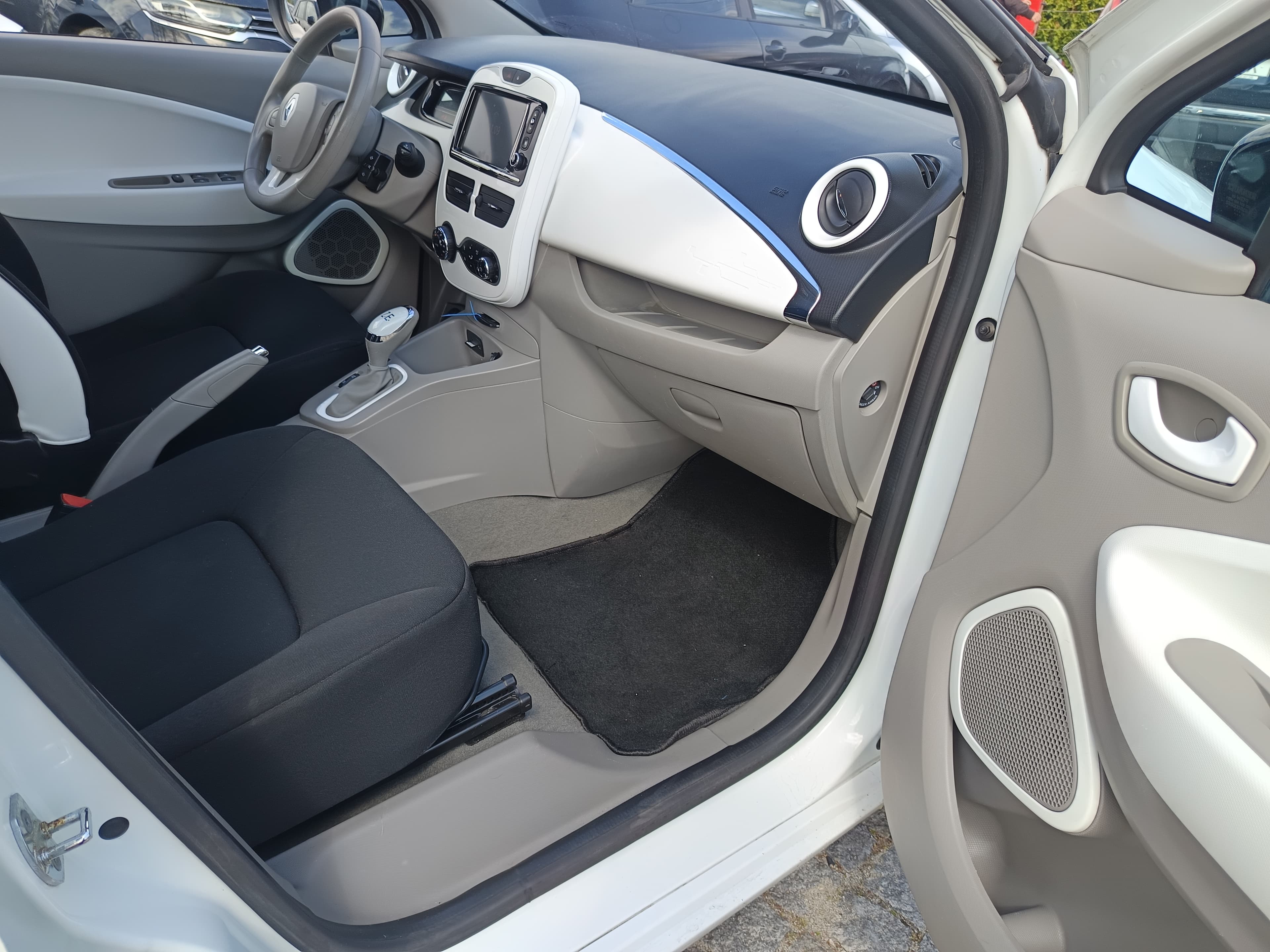 Renault Zoe · Ano 2015 — imagem 23