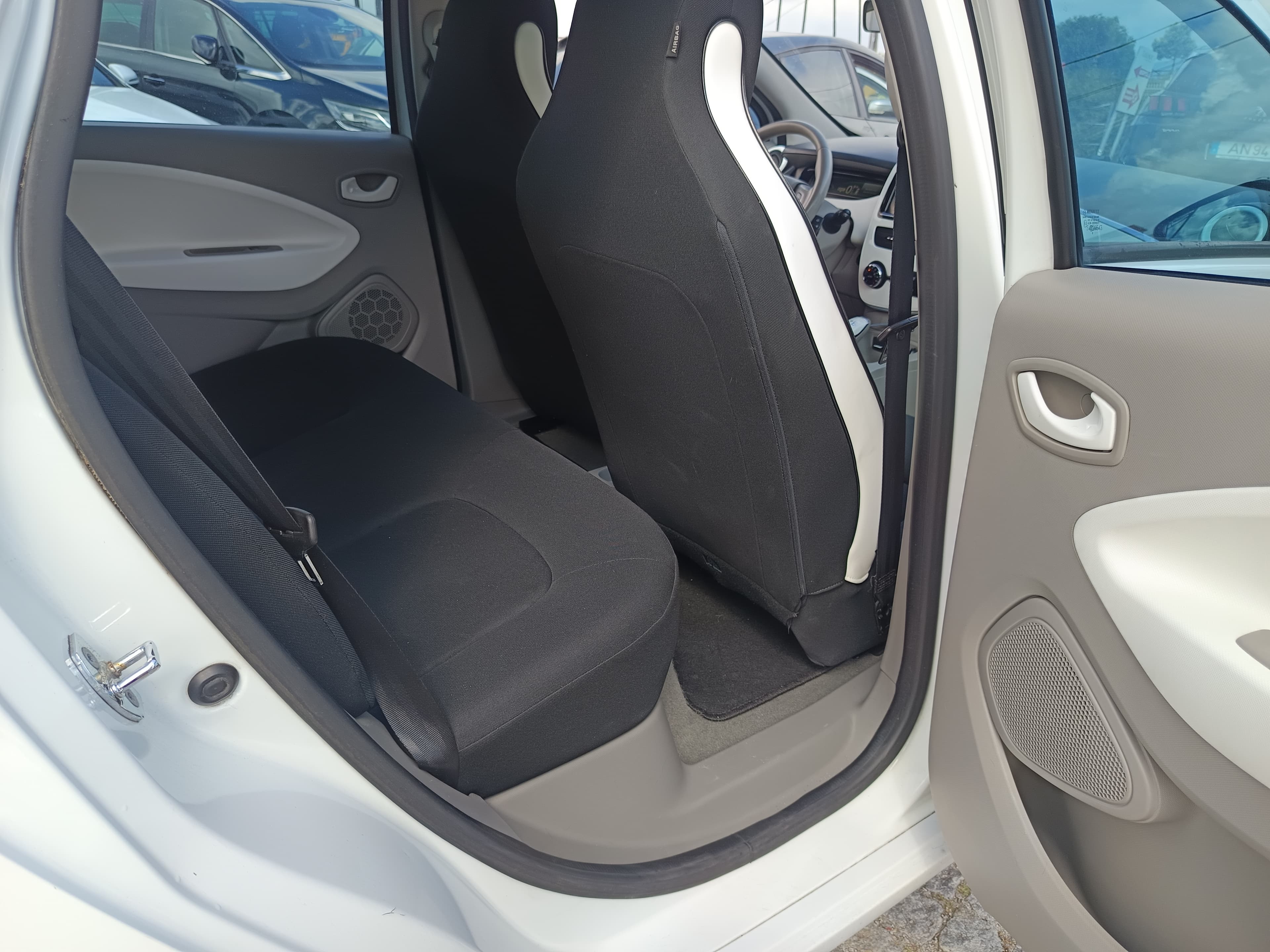 Renault Zoe · Ano 2015 — imagem 20