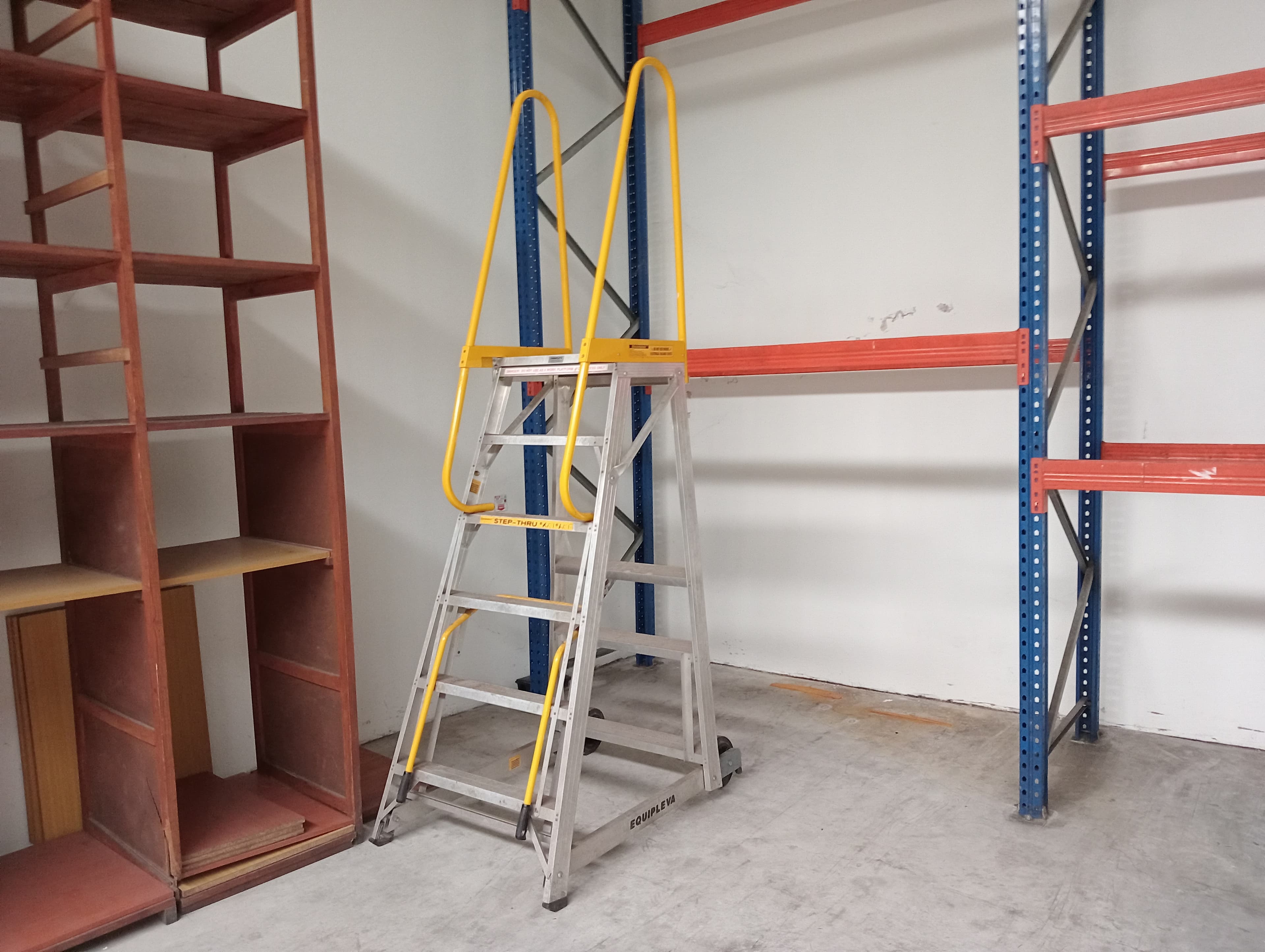 Equipamento Industrial e de Escritório — imagem 16
