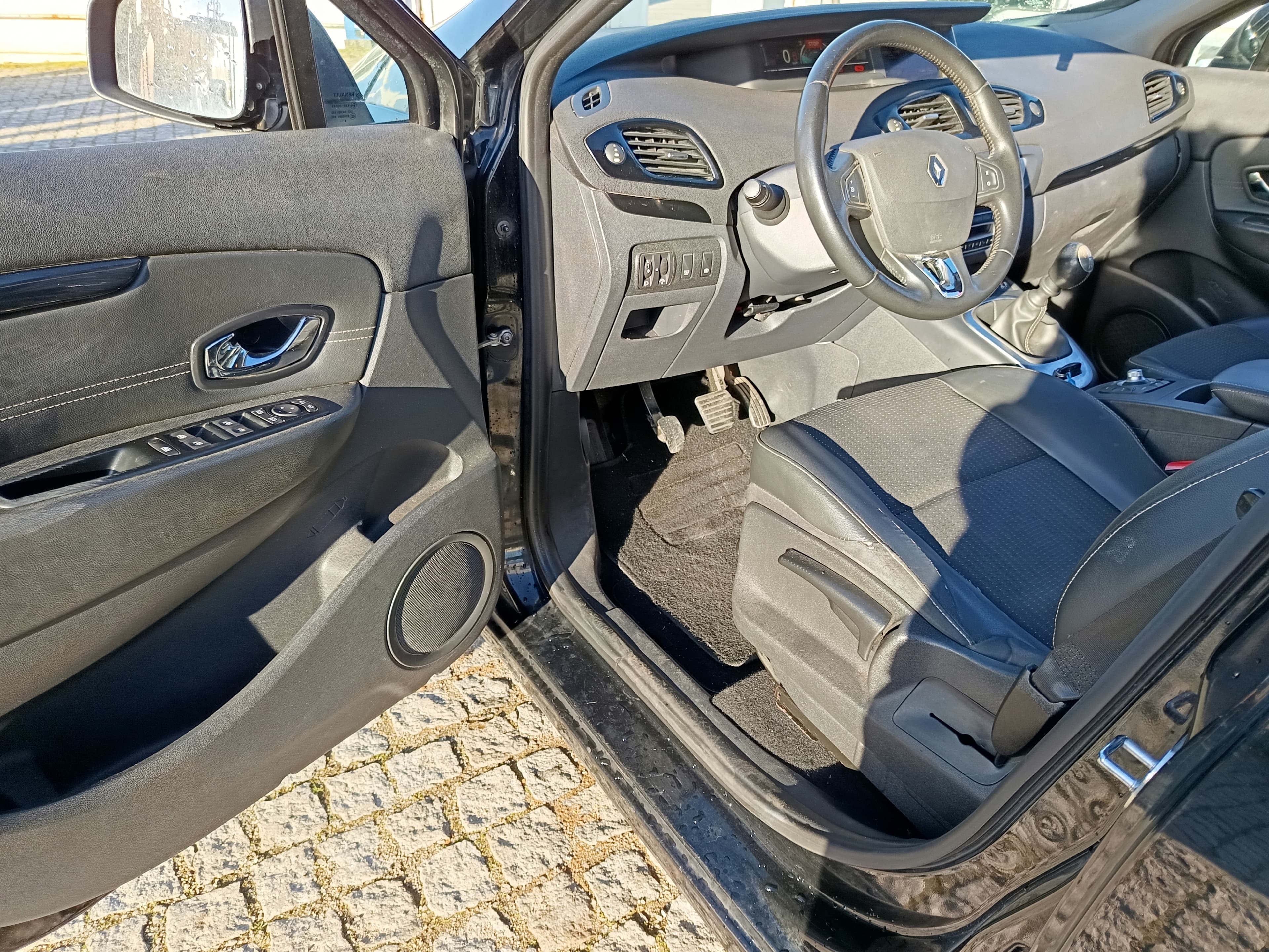 Renault Grand Scenic · Ano 2015      Més Janeiro — imagem 39