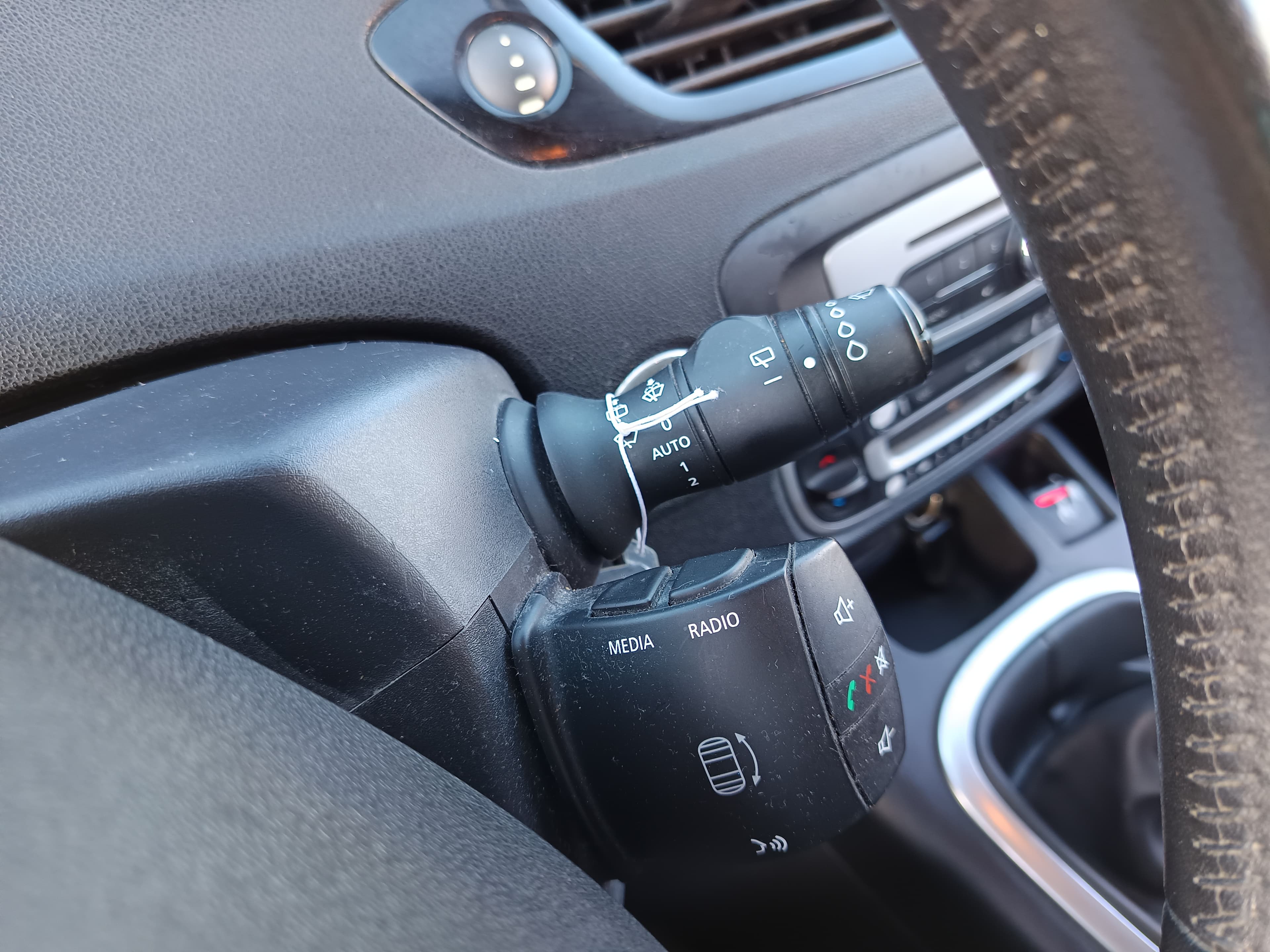 Renault Grand Scenic · Ano 2015      Més Janeiro — imagem 49
