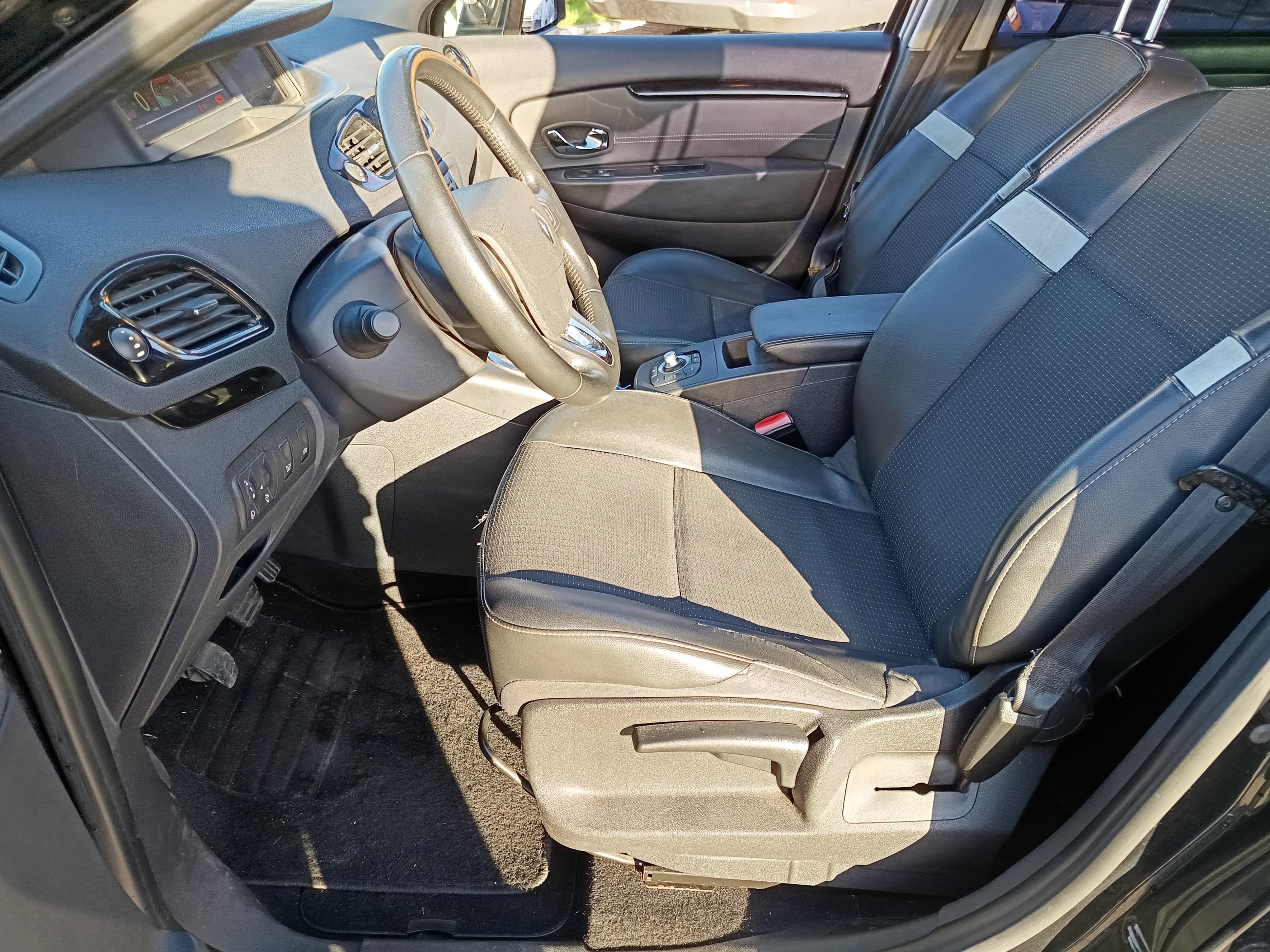 Renault Grand Scenic · Ano 2015      Més Janeiro — imagem 41