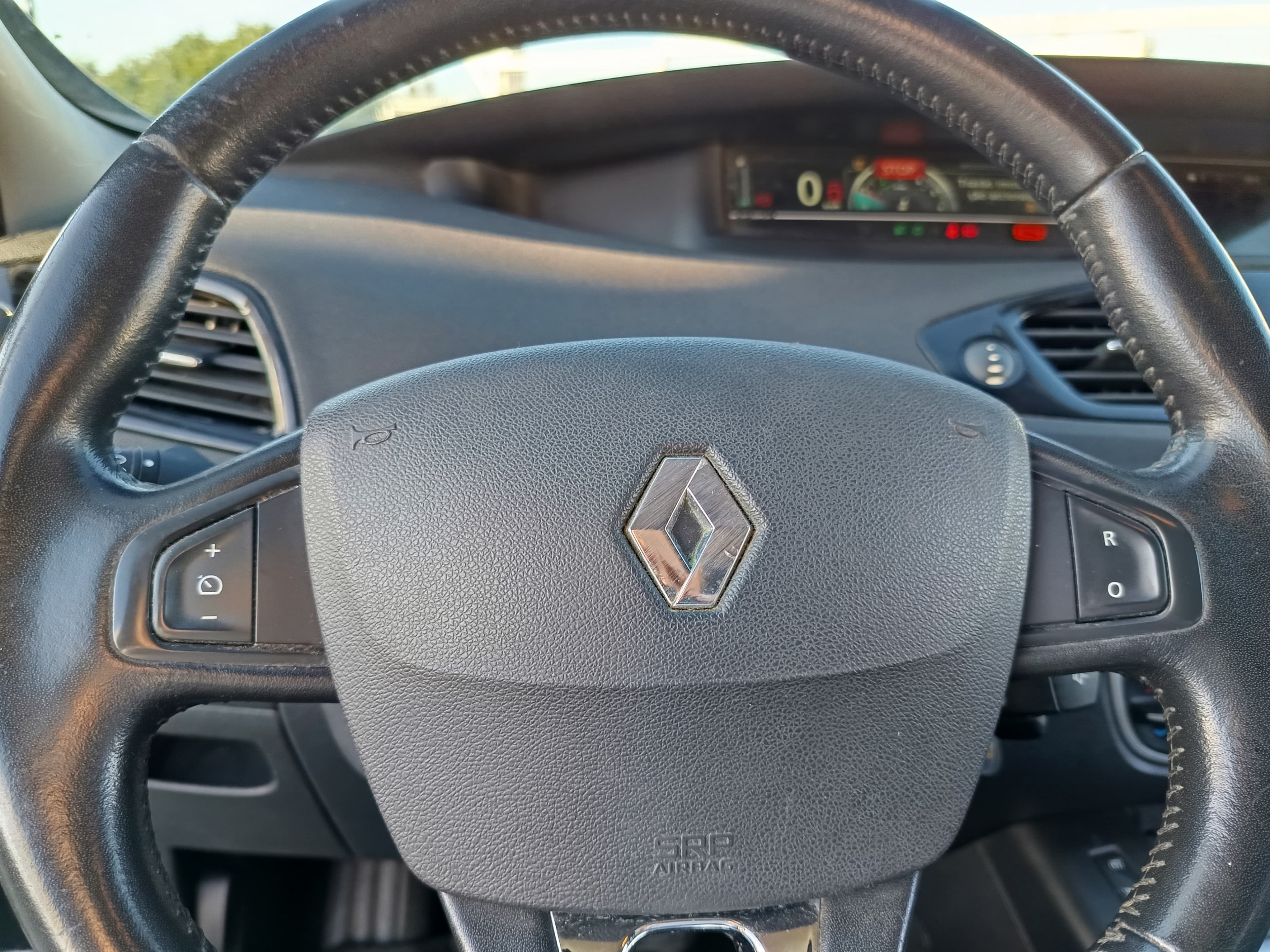 Renault Grand Scenic · Ano 2015      Més Janeiro — imagem 48