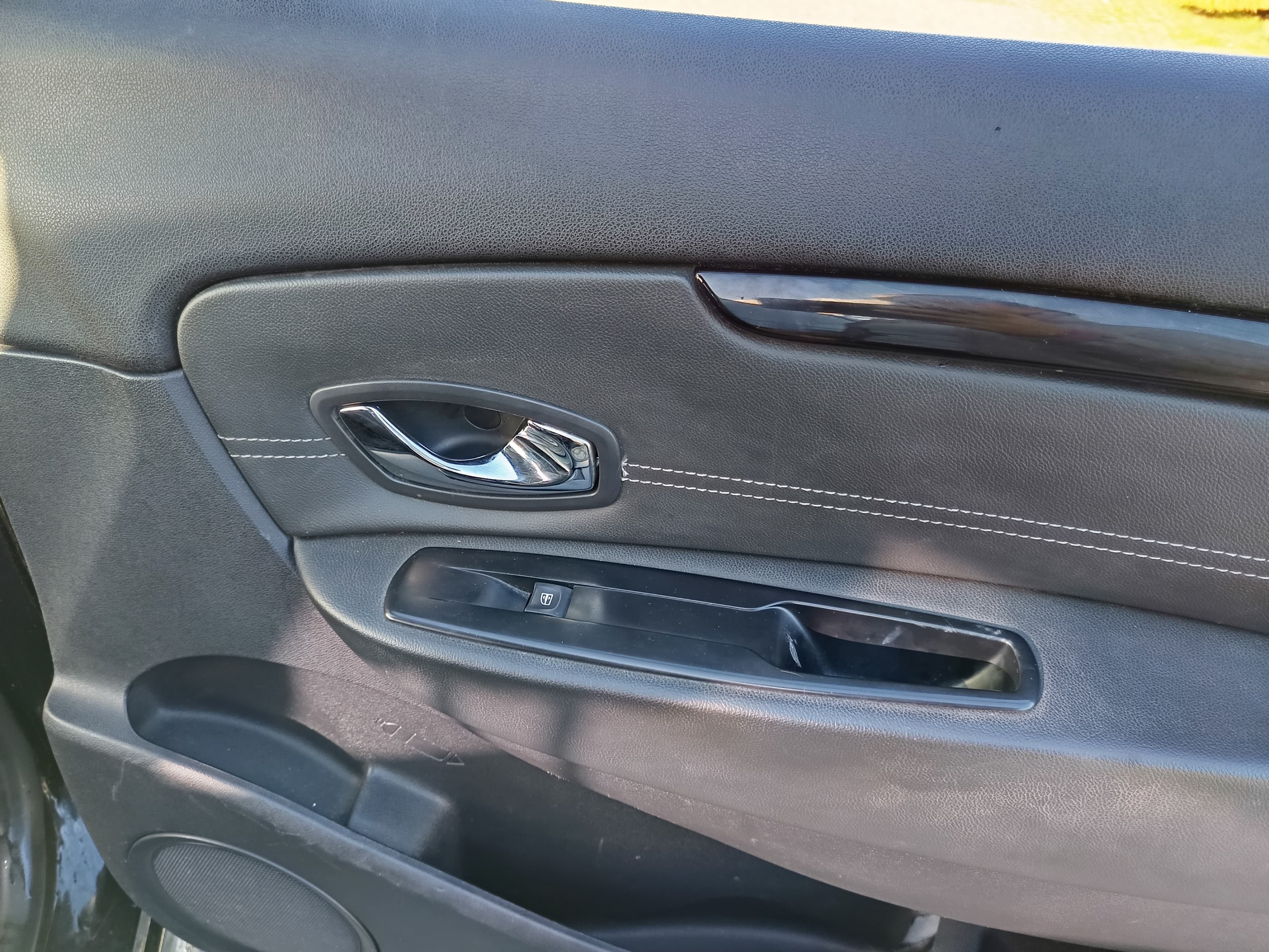 Renault Grand Scenic · Ano 2015      Més Janeiro — imagem 32