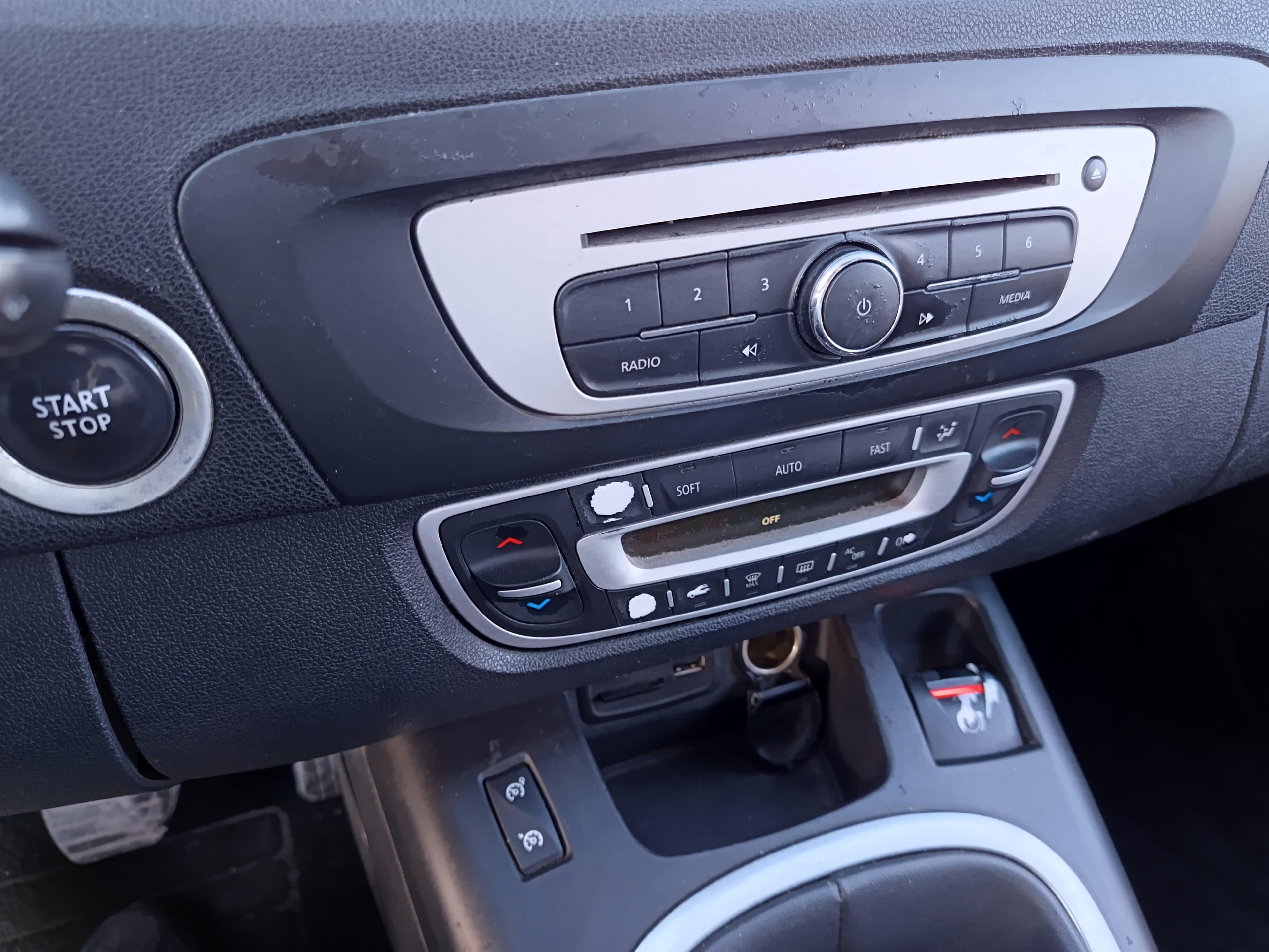 Renault Grand Scenic · Ano 2015      Més Janeiro — imagem 46