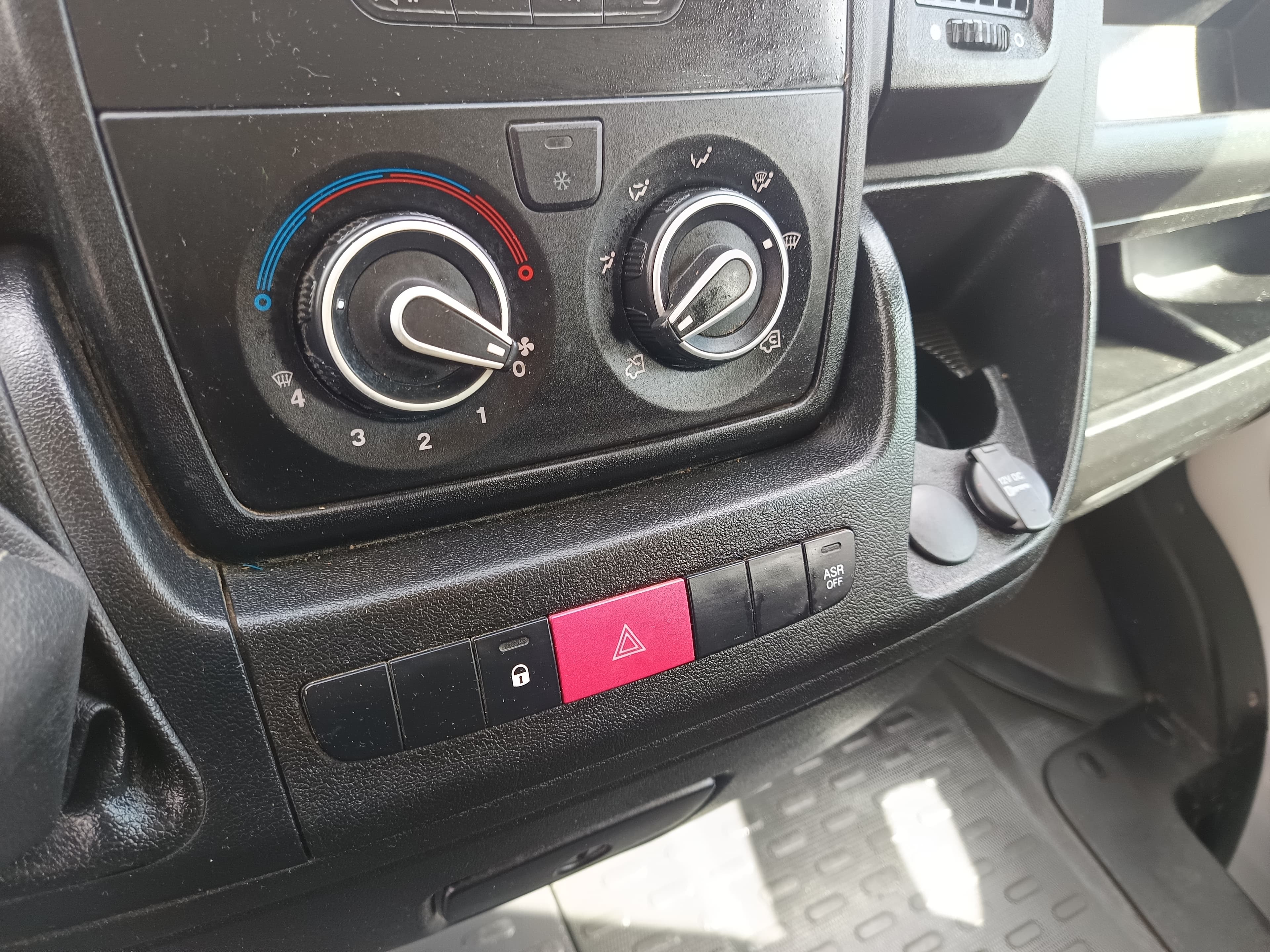 Peugeot Boxer · Ano 2018 — imagem 29