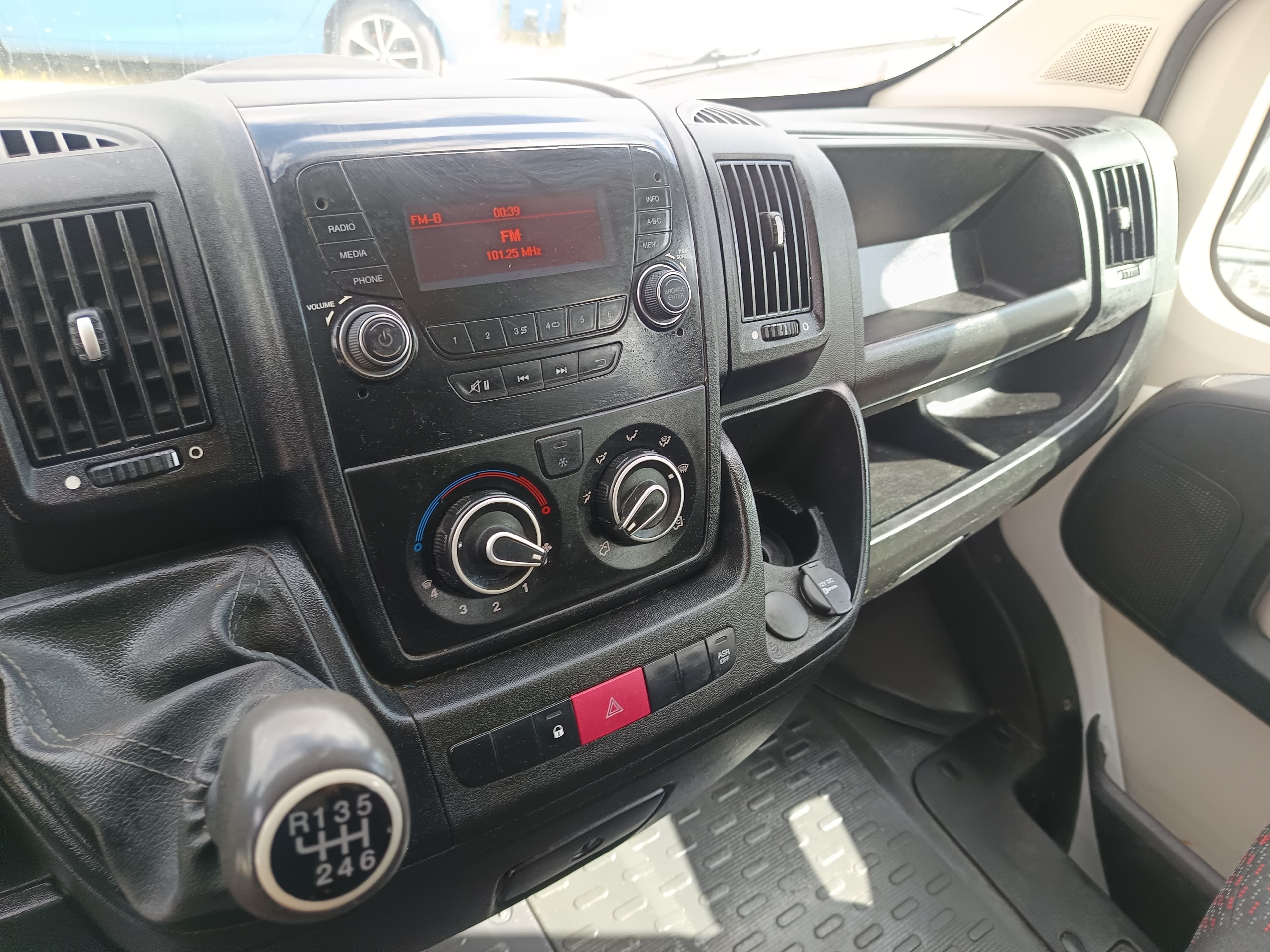 Peugeot Boxer · Ano 2018 — imagem 27