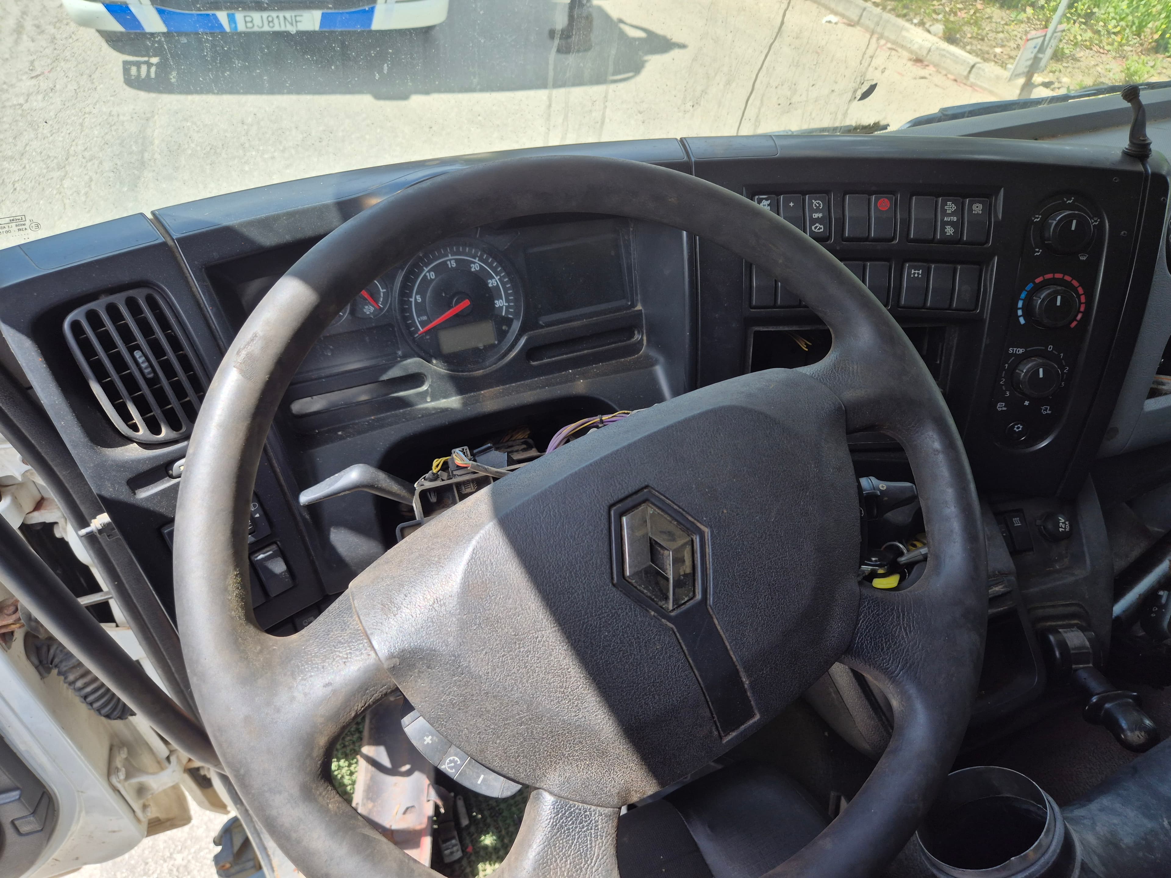 Renault D · Ano 2015 — image 26