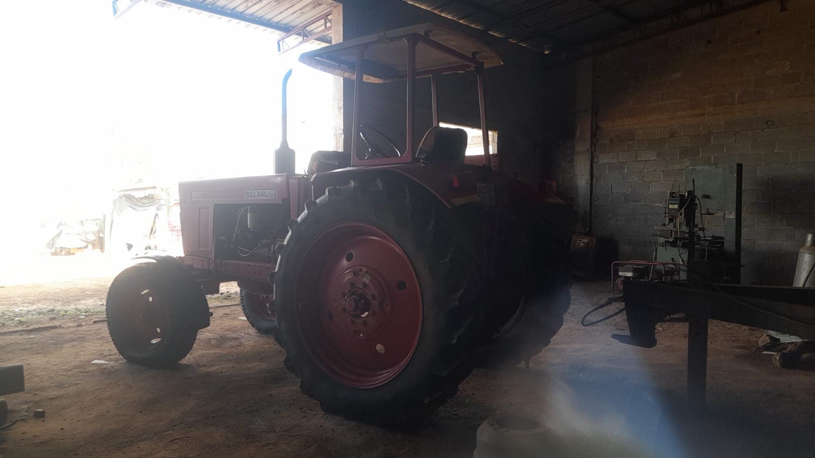 Tractor Belarus 520 — imagem 8