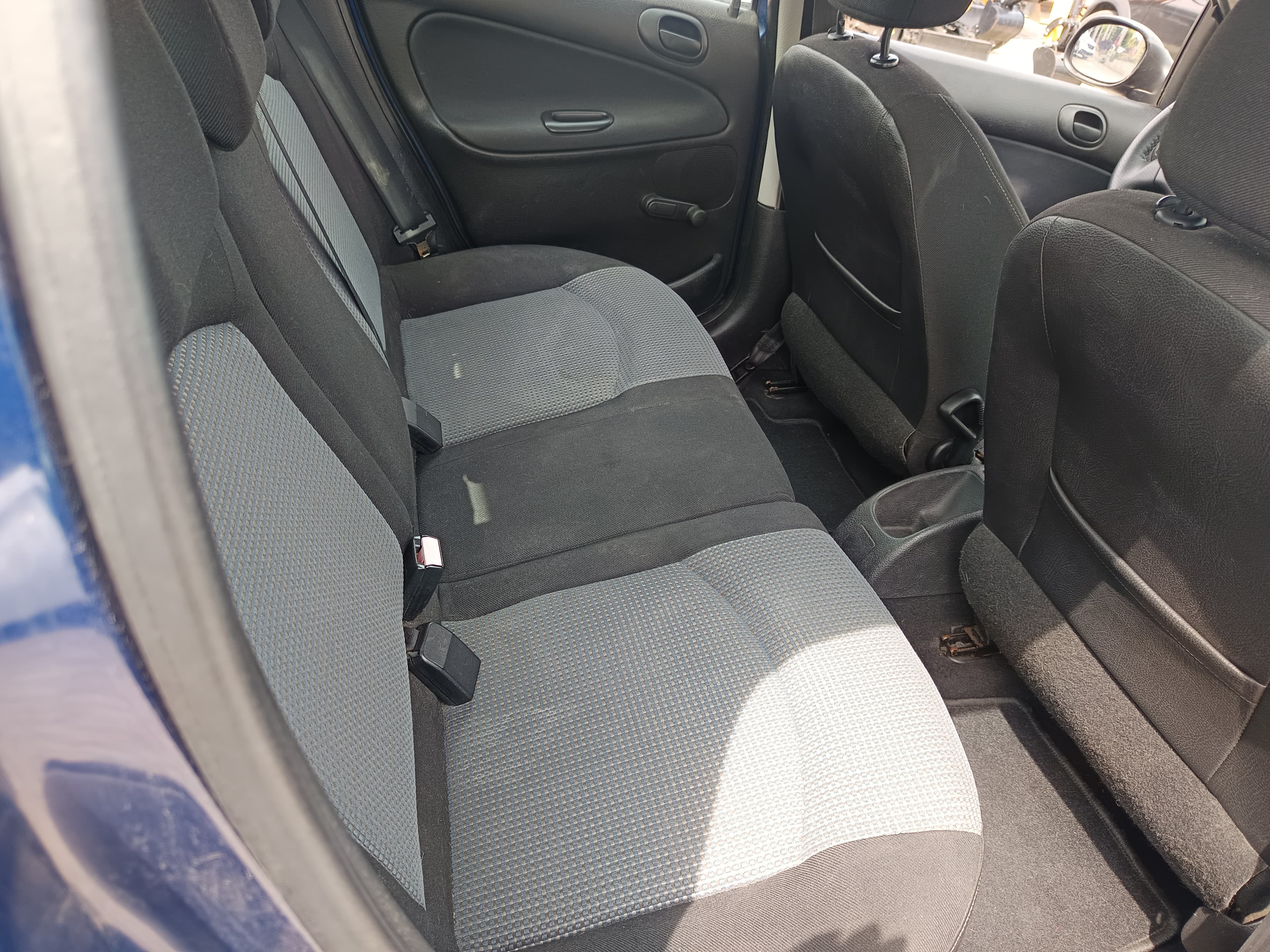 Peugeot 208 · Ano 2003 — imagen 22