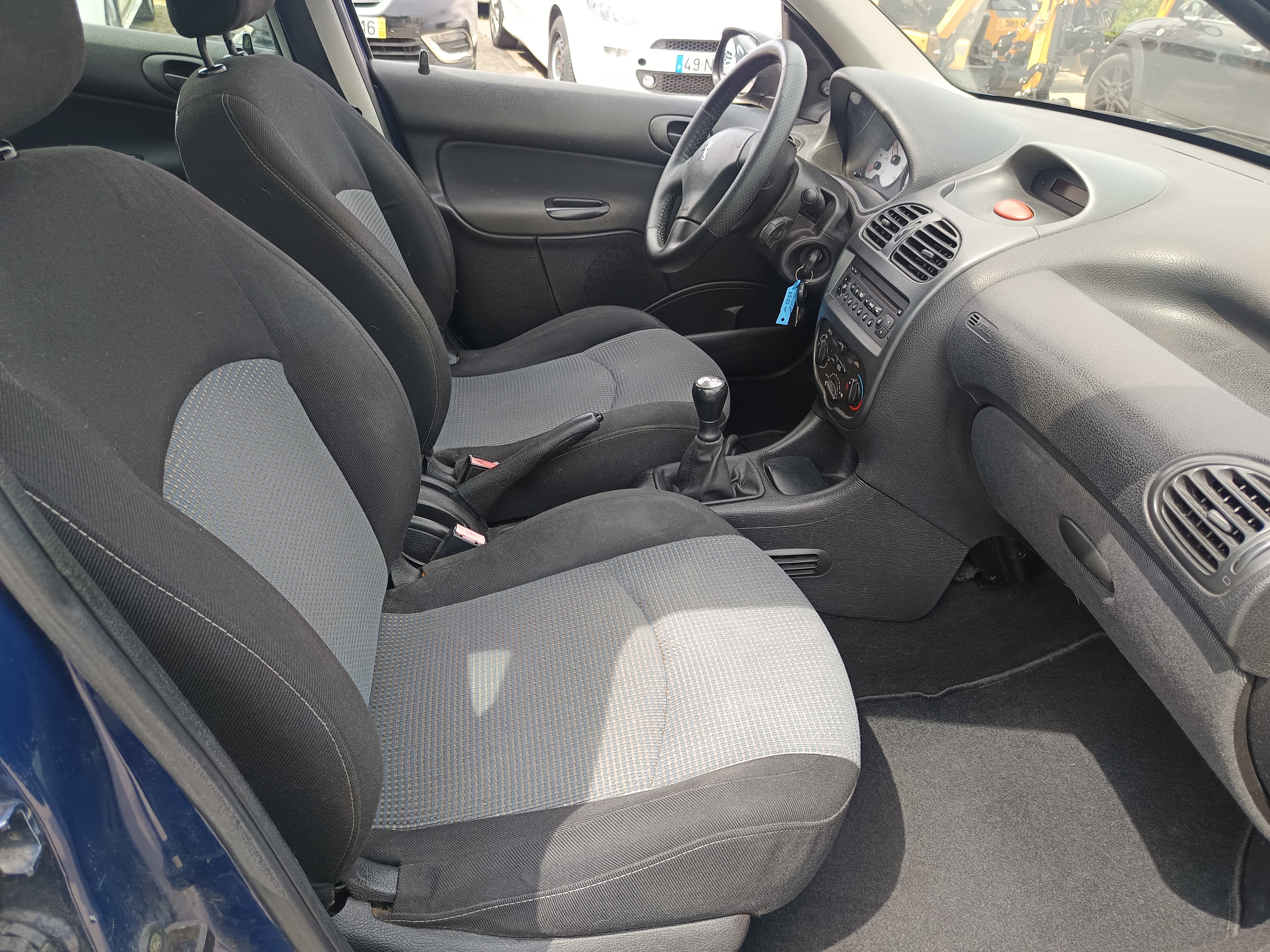 Peugeot 208 · Ano 2003 — imagen 25