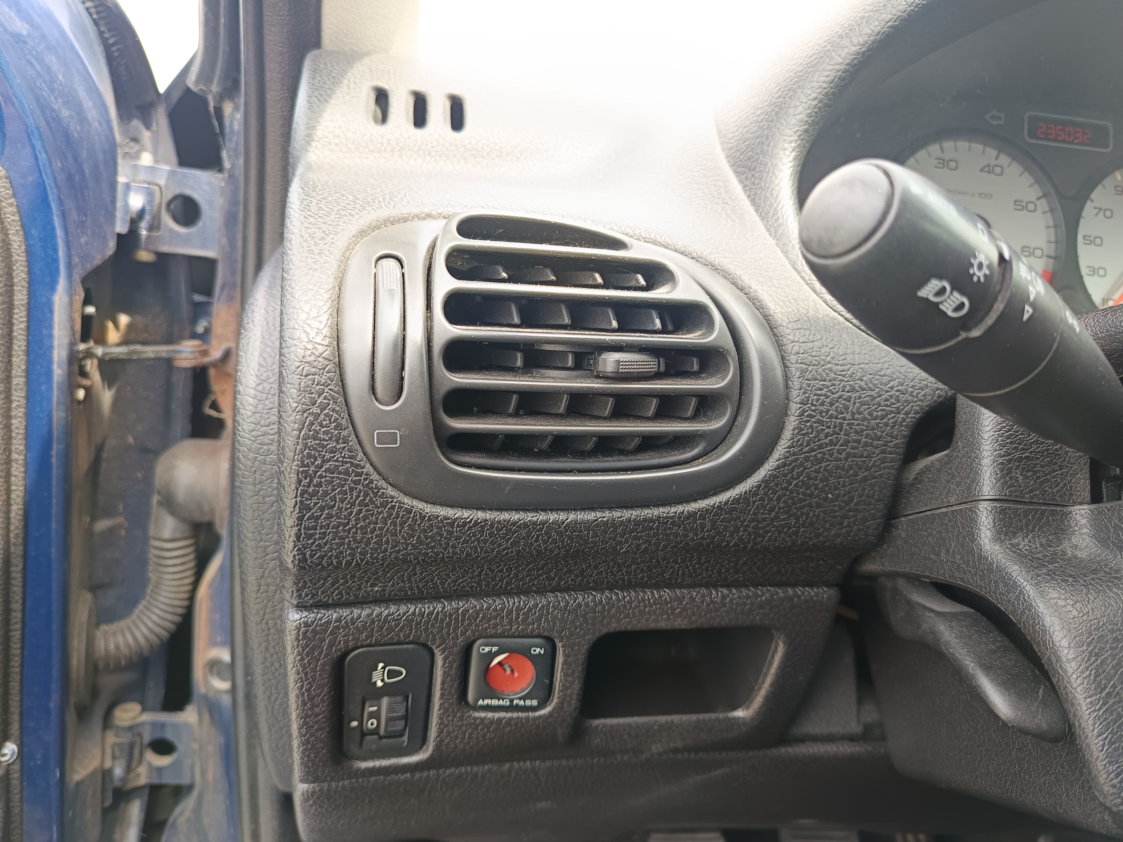 Peugeot 208 · Ano 2003 — imagen 40