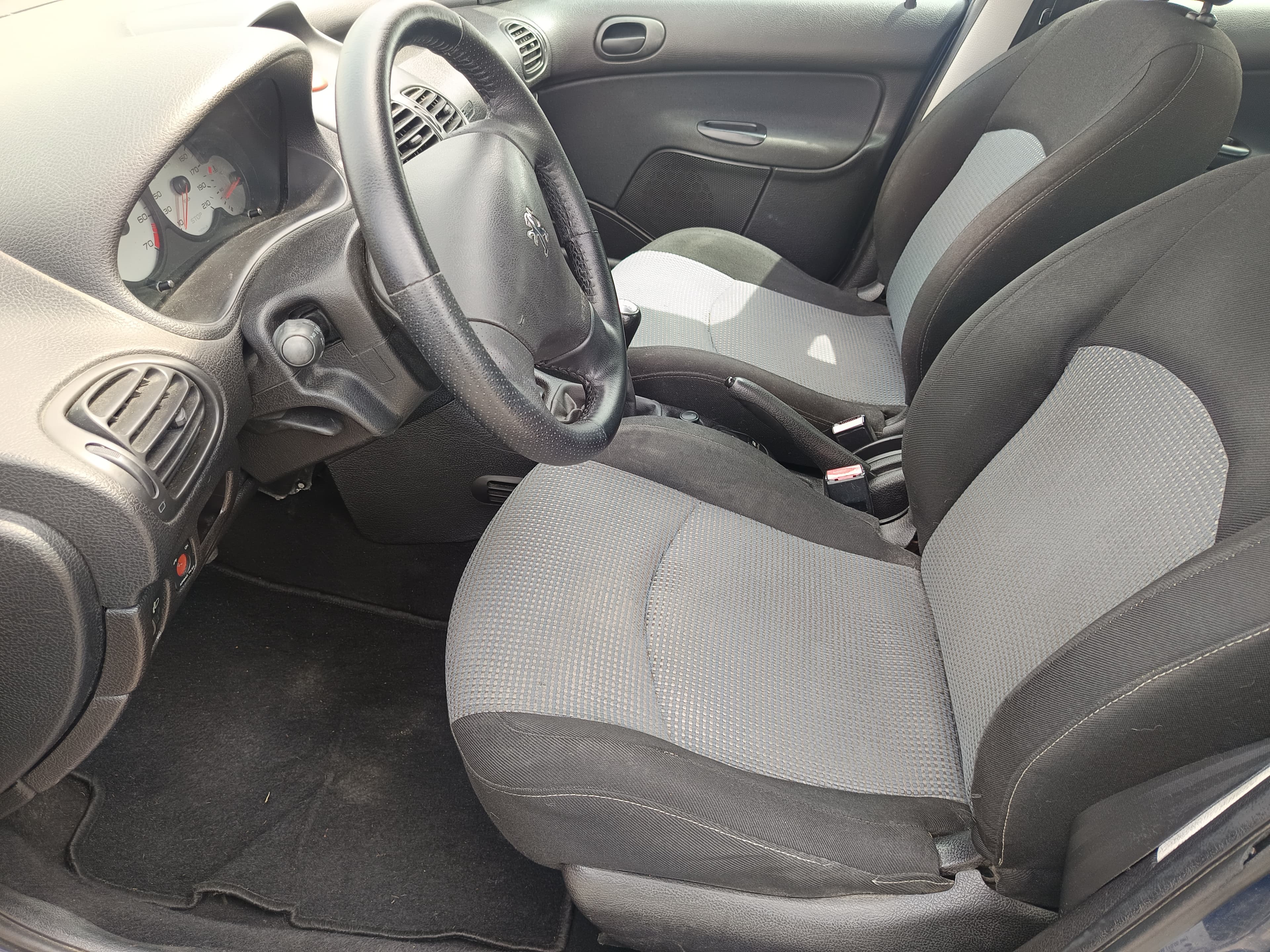 Peugeot 208 · Ano 2003 — imagen 31