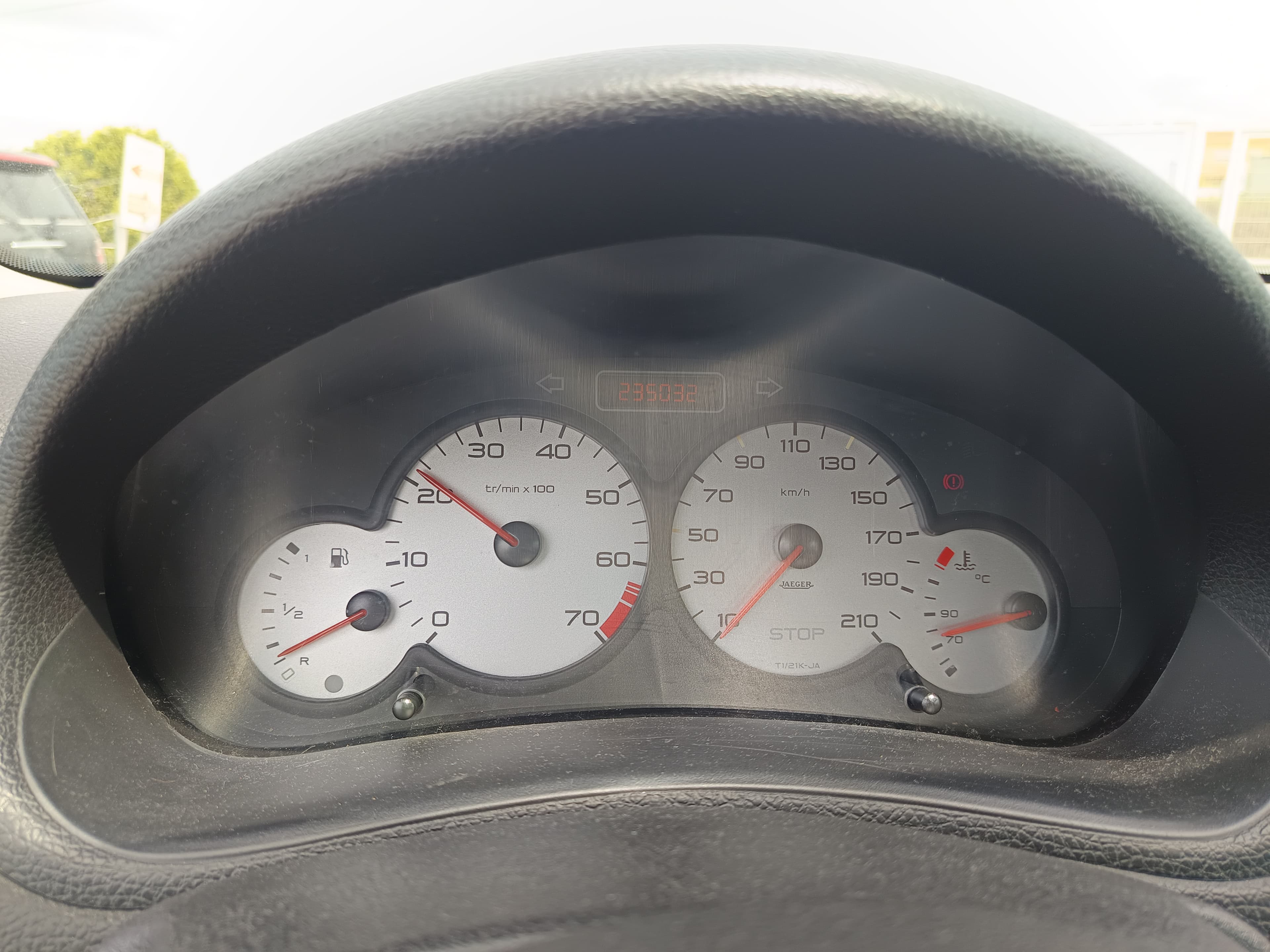 Peugeot 208 · Ano 2003 — imagen 37
