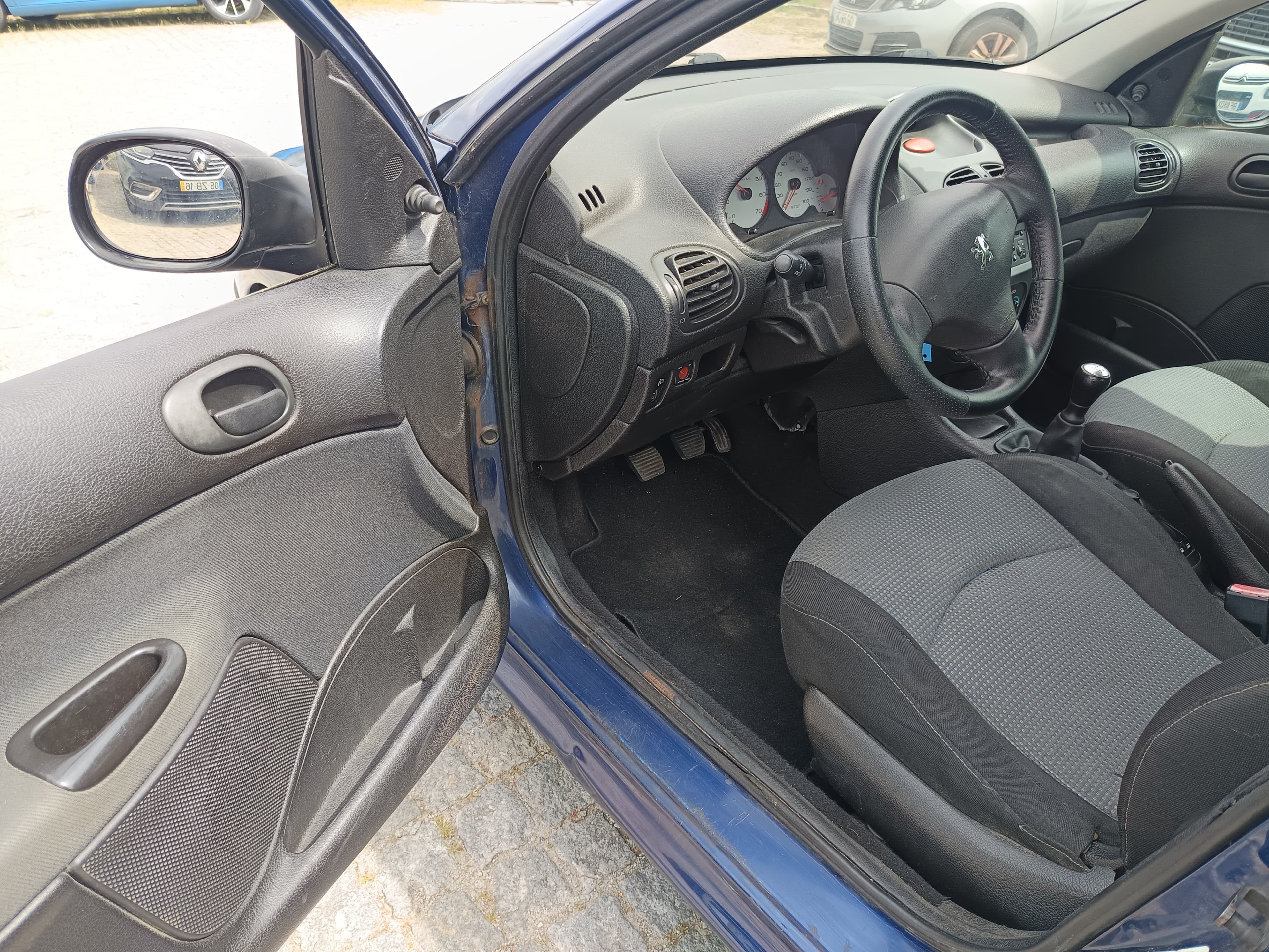 Peugeot 208 · Ano 2003 — imagen 29