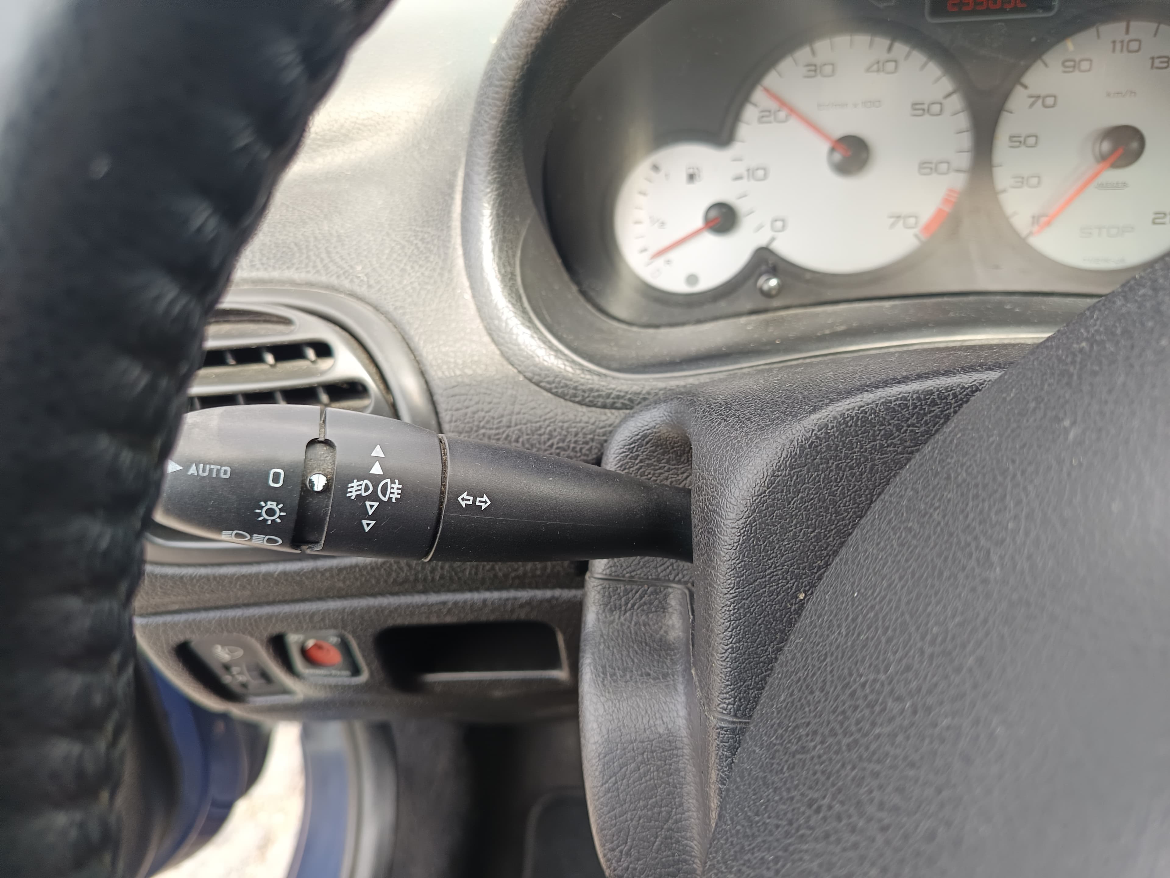 Peugeot 208 · Ano 2003 — imagen 39