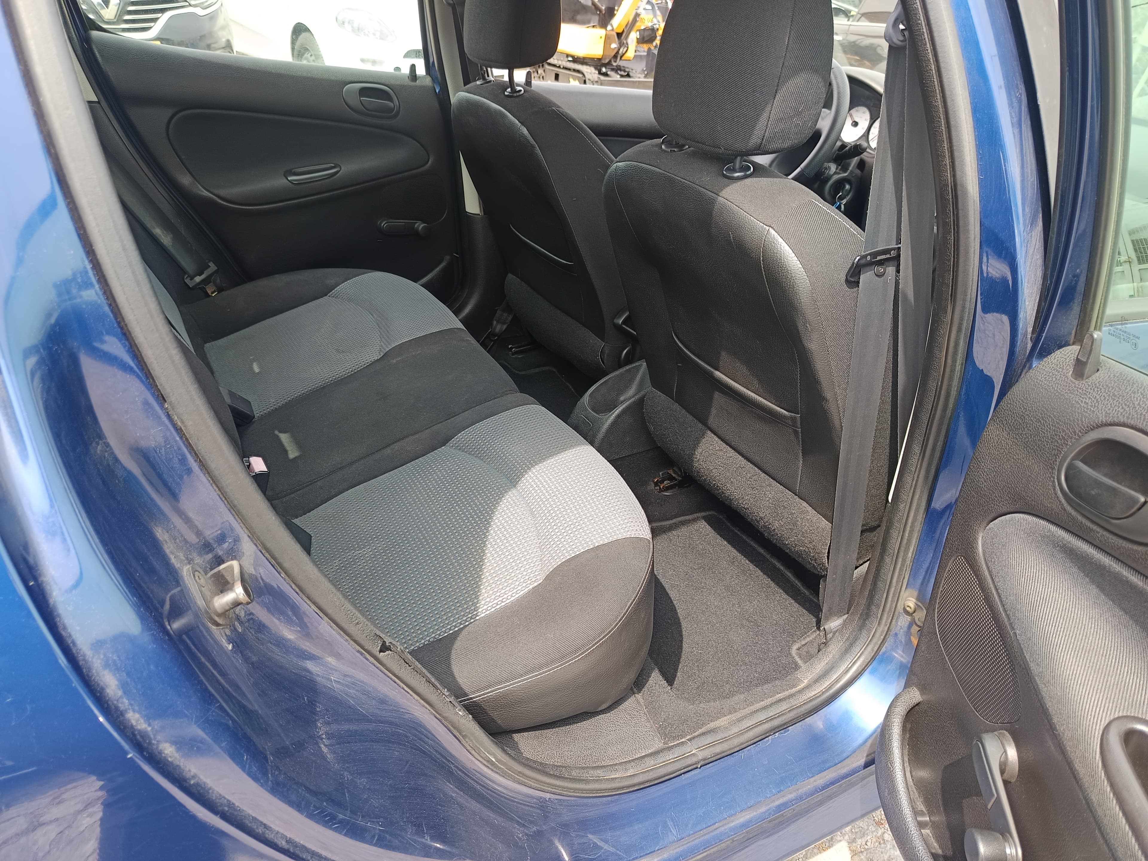 Peugeot 208 · Ano 2003 — imagen 20