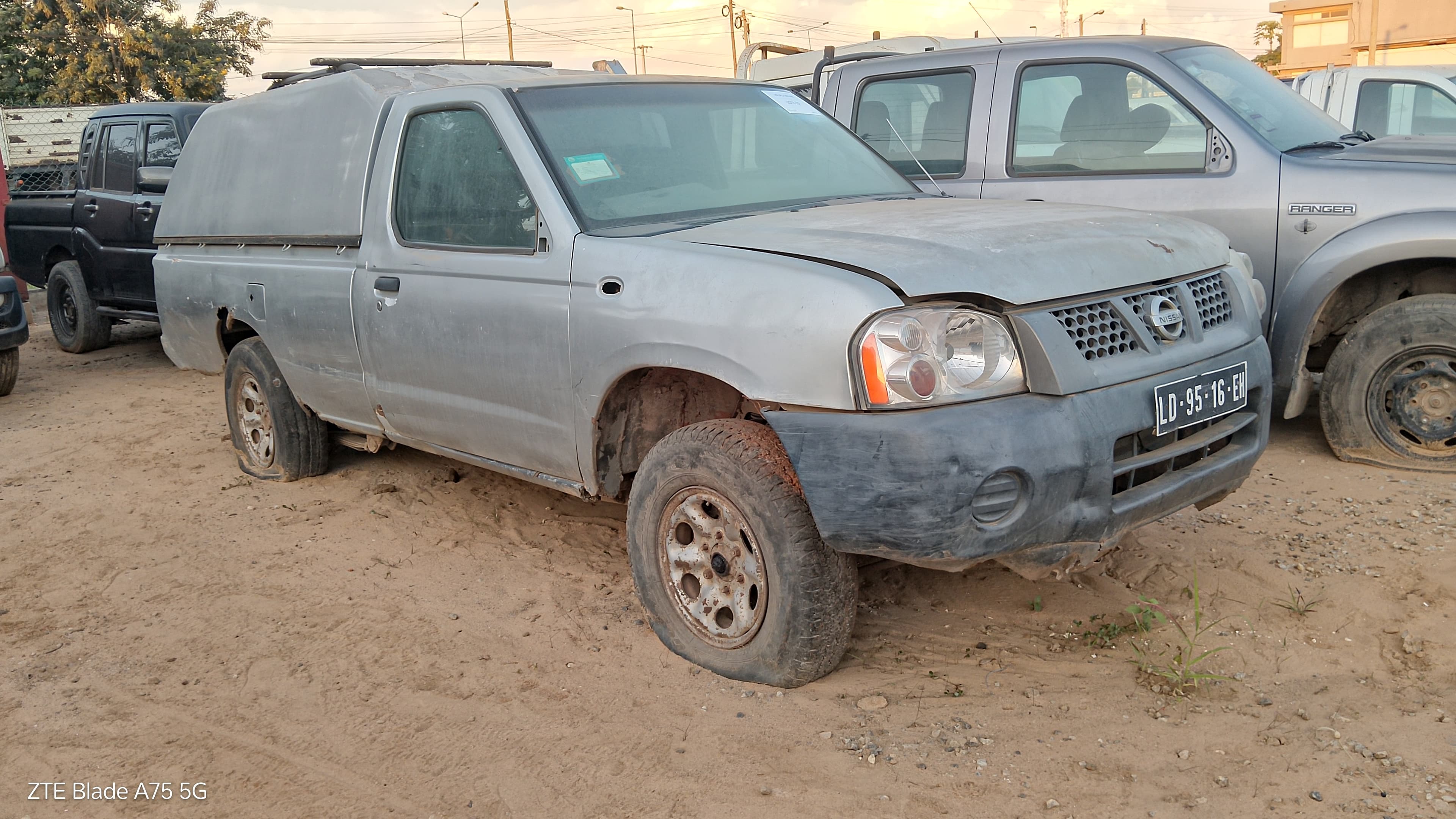 Nissan Hardbody 2WD SC TD27 — imagen 2