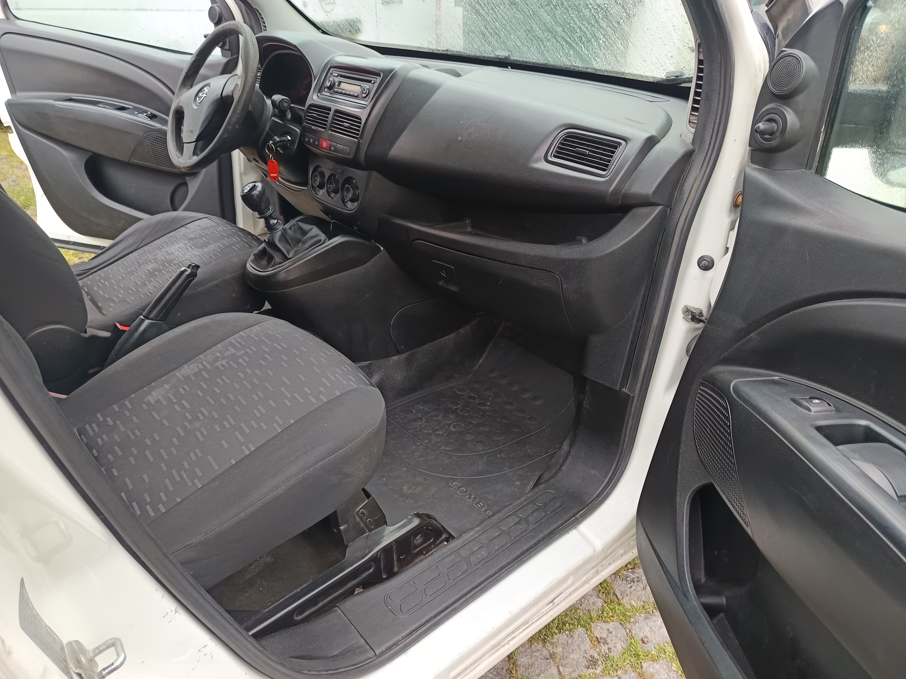 Opel Combo · Ano 2016 — imagem 26
