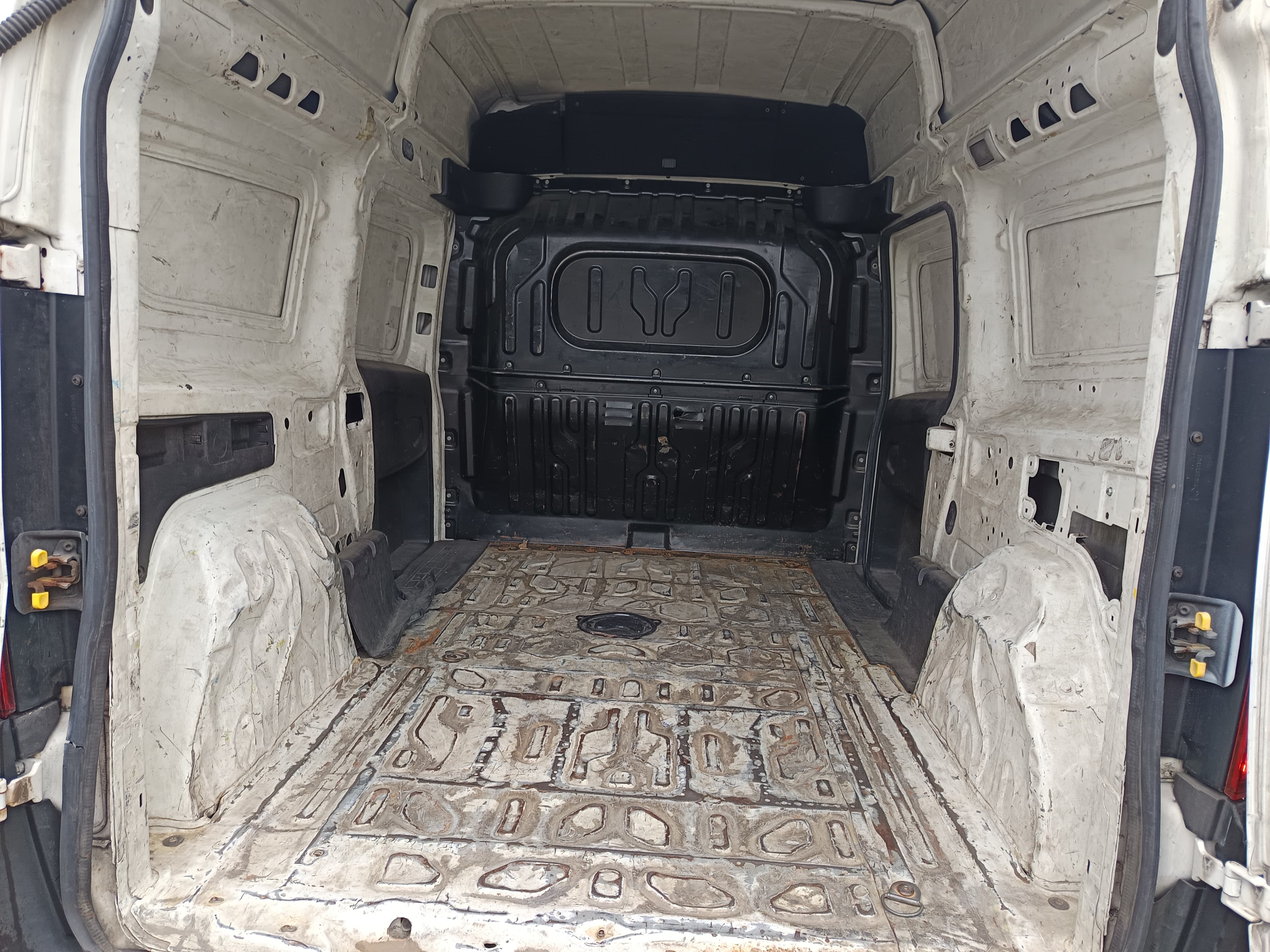 Opel Combo · Ano 2016 — imagem 24
