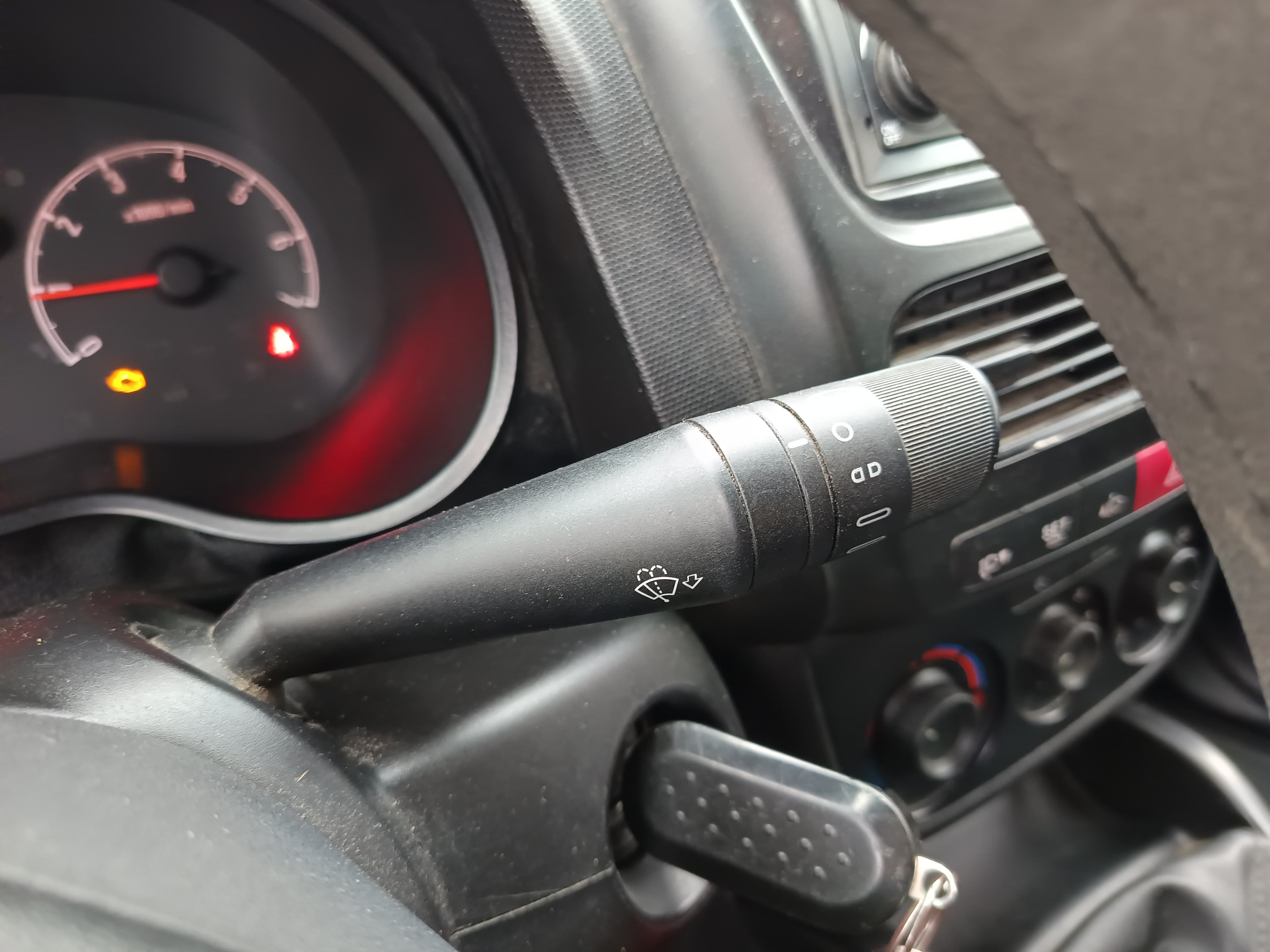 Opel Combo · Ano 2016 — imagem 37
