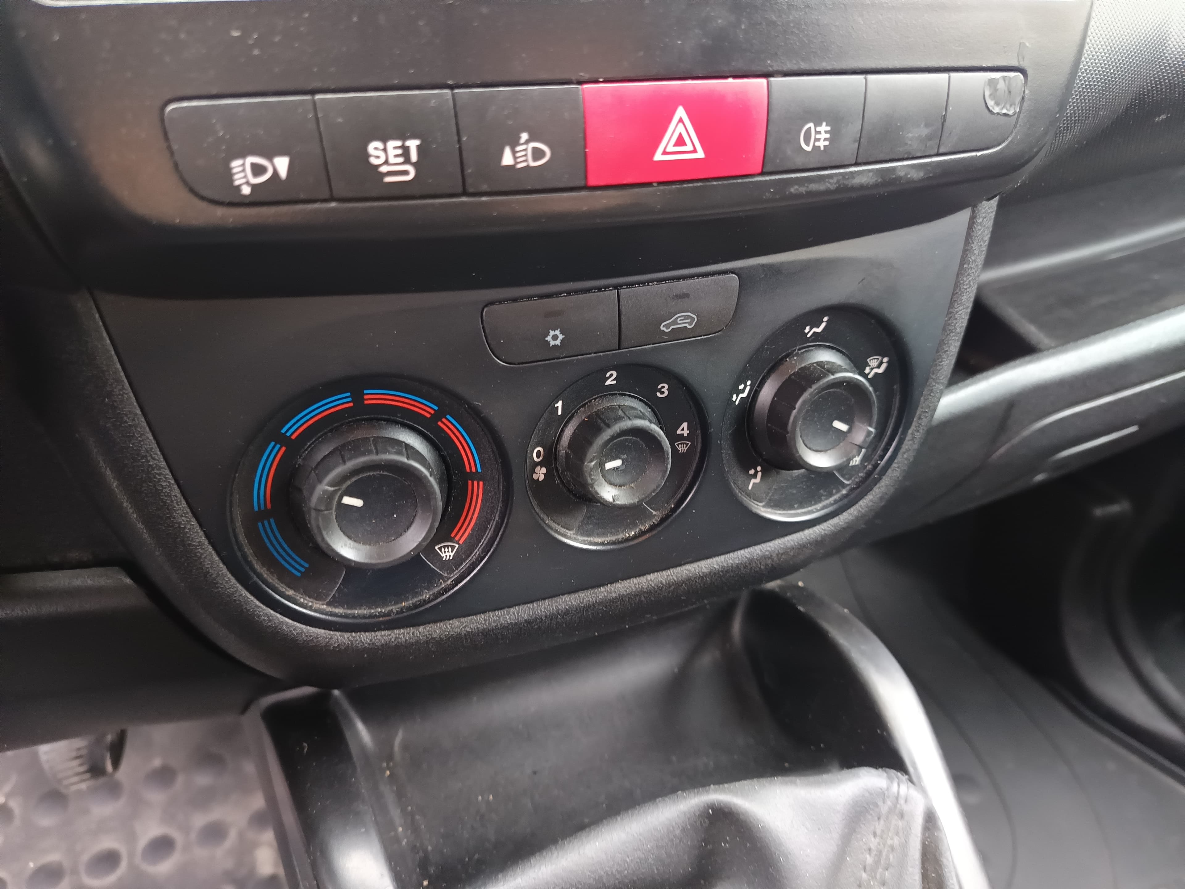 Opel Combo · Ano 2016 — imagem 34