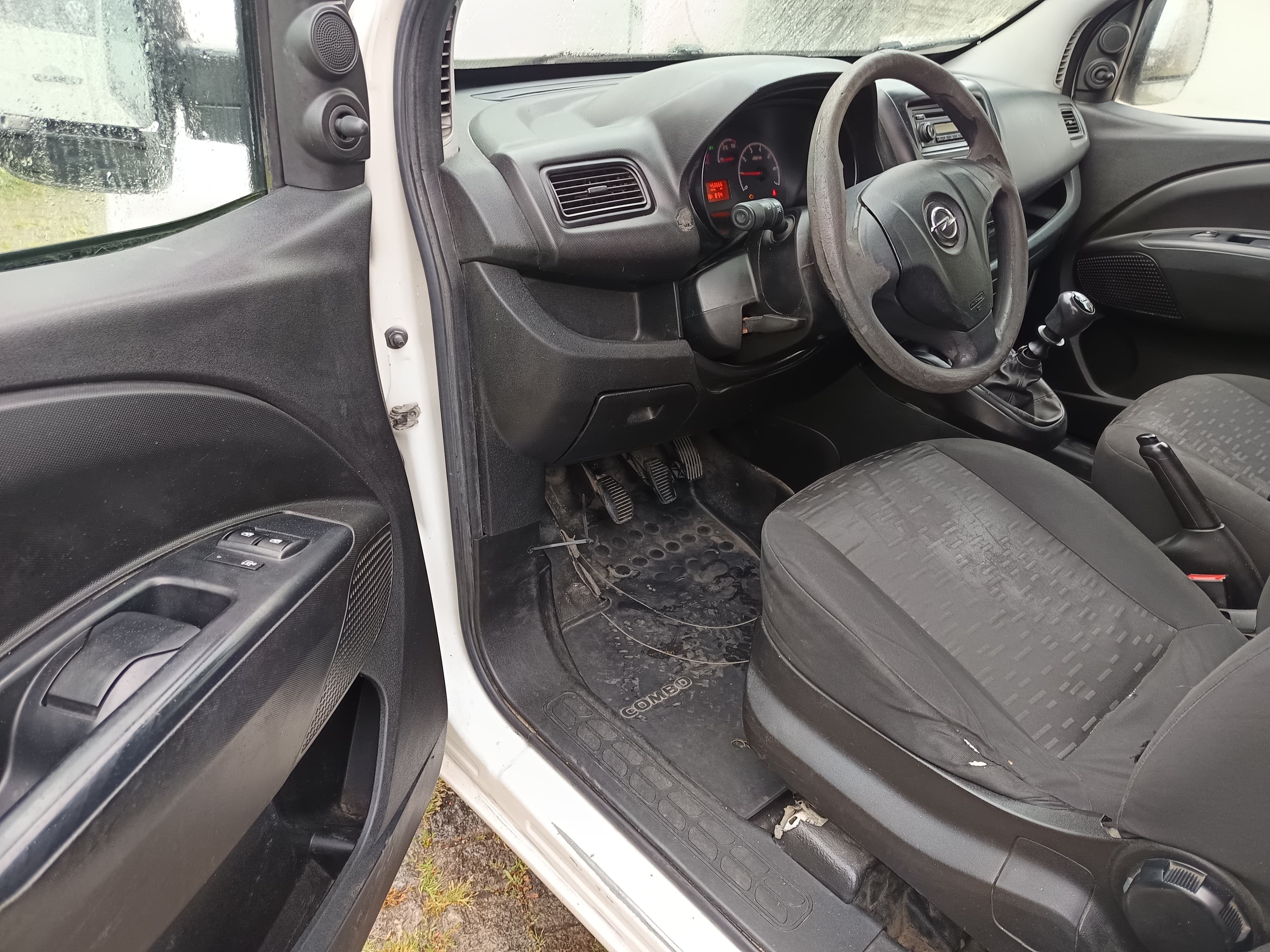 Opel Combo · Ano 2016 — imagem 29